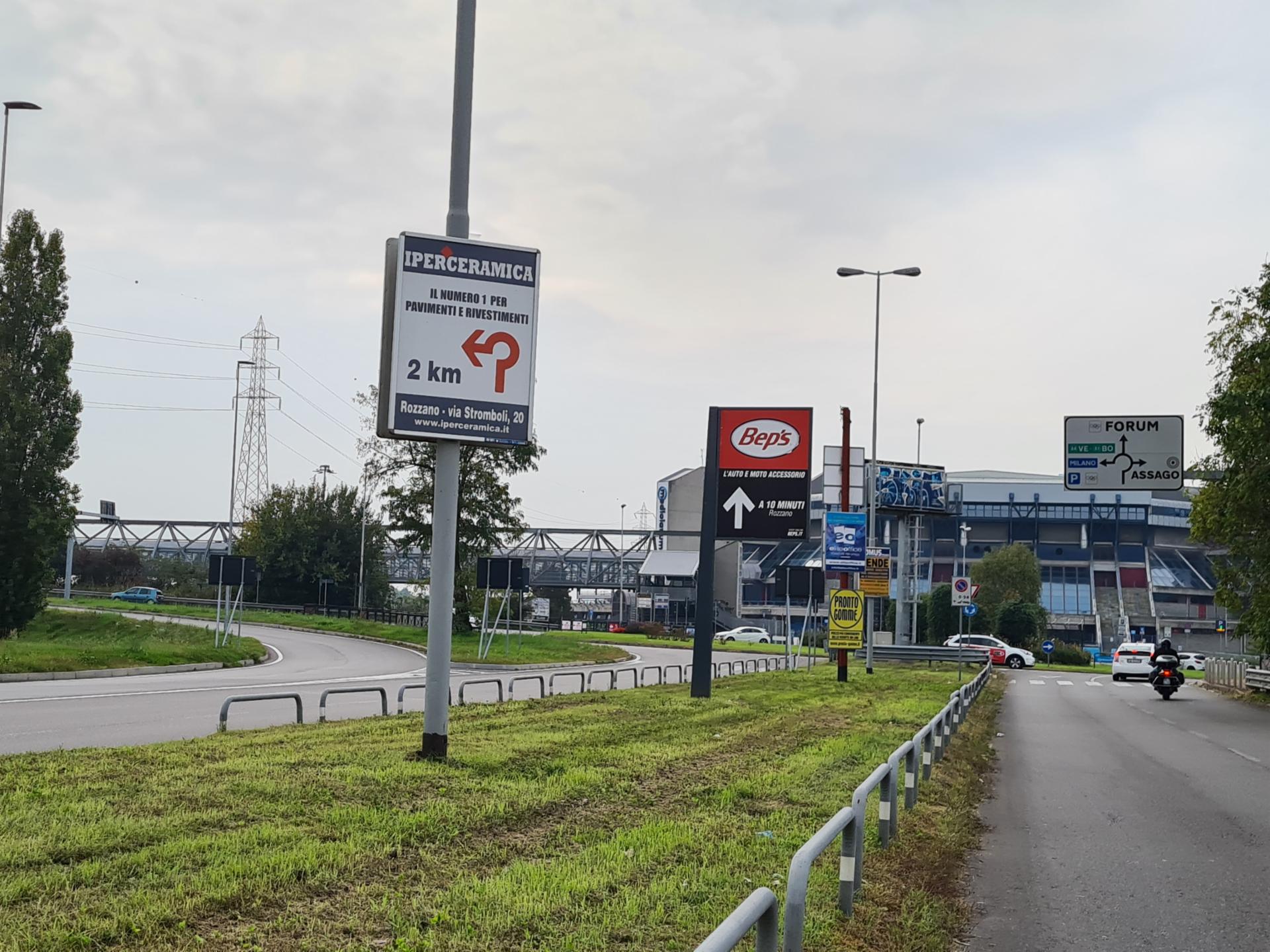 Impianto a Uscita Autostrada da Milano lato park Forum  Assago