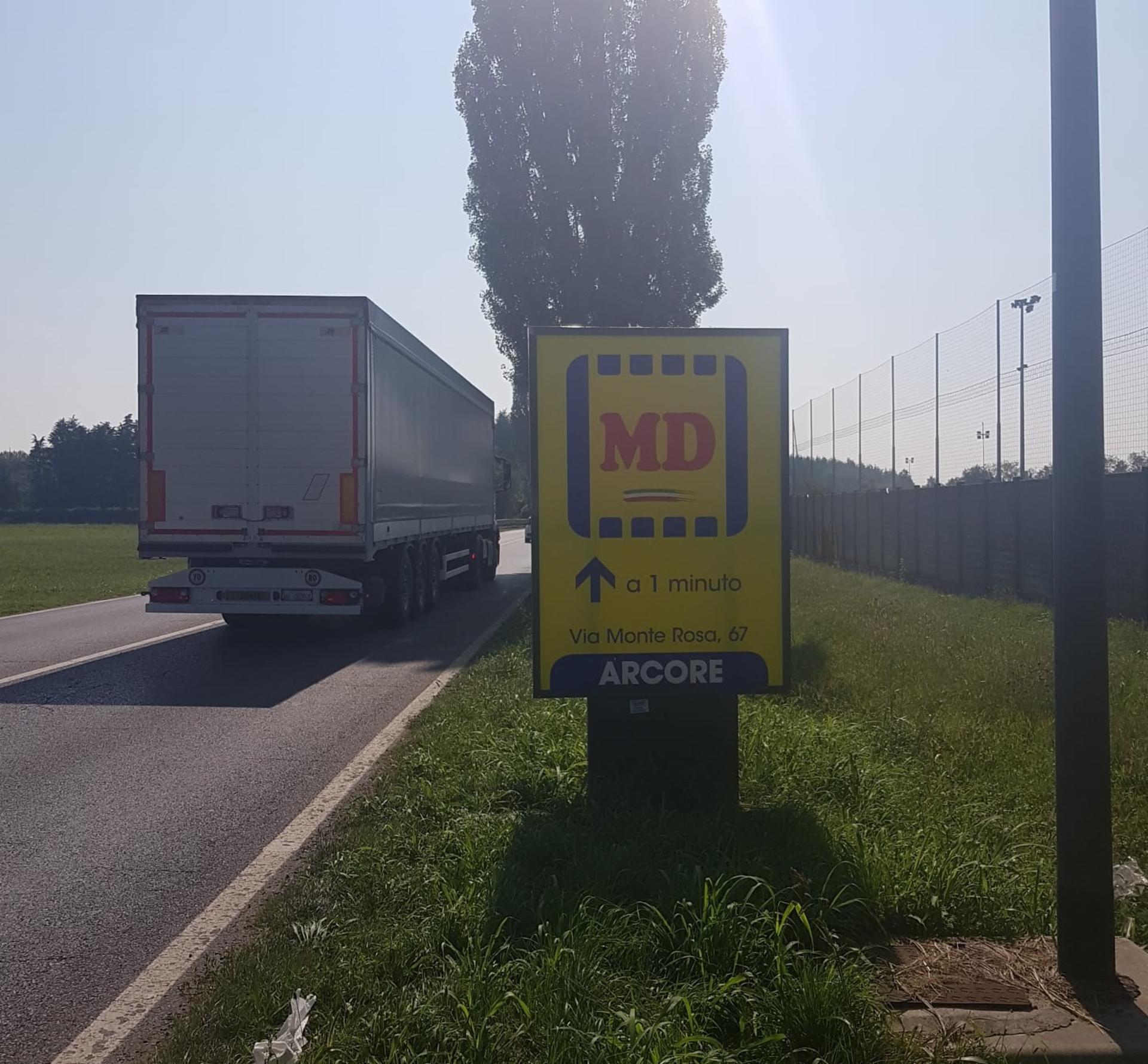 Impianto CARTELLONISTICA a Arcore, in zona Dolce Amaro