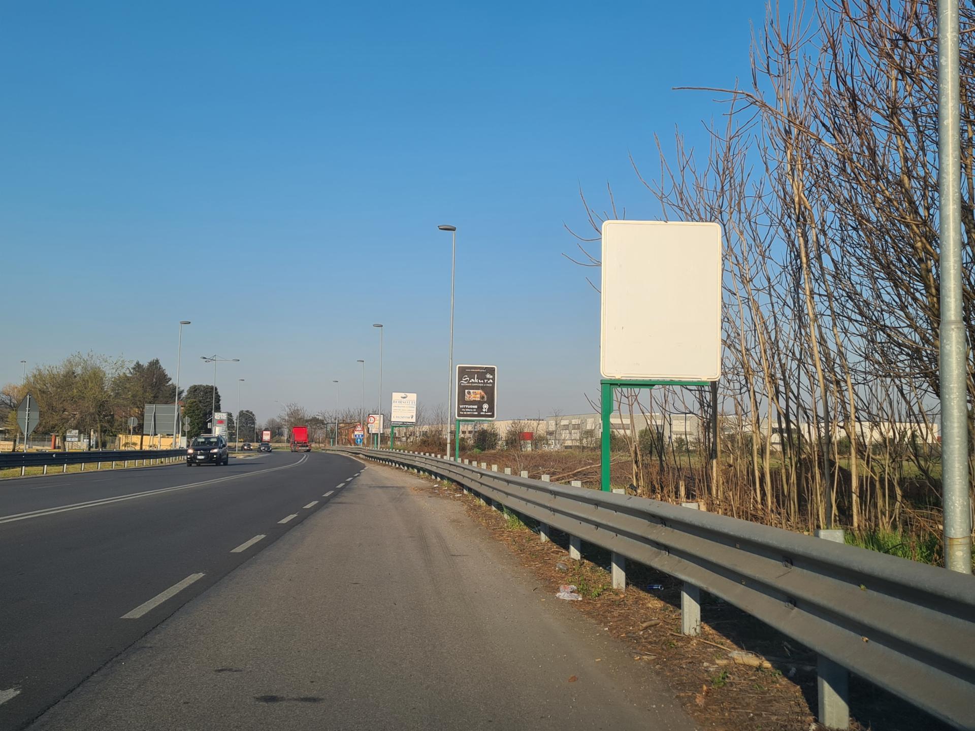Impianto CARTELLONISTICA a Vittuone, in zona Via Condotti