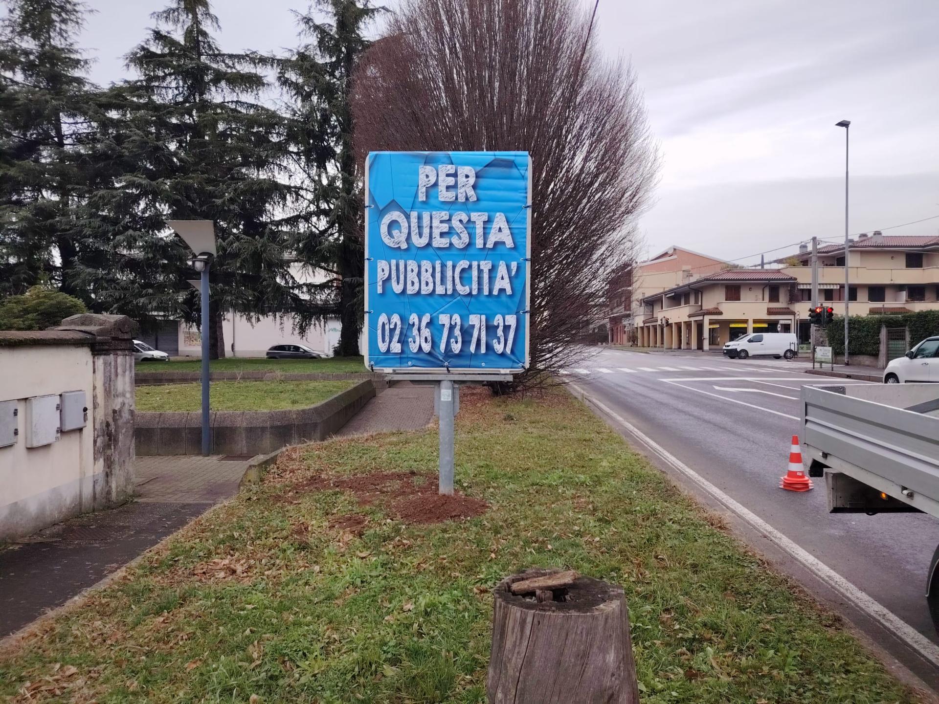 Impianto CARTELLONISTICA a Mozzate, in zona Capelli Con Stile