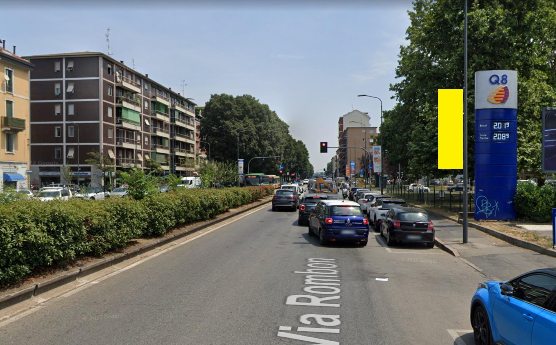 Impianto VERTICAL BANNER a Milano, in zona ApuliaMI