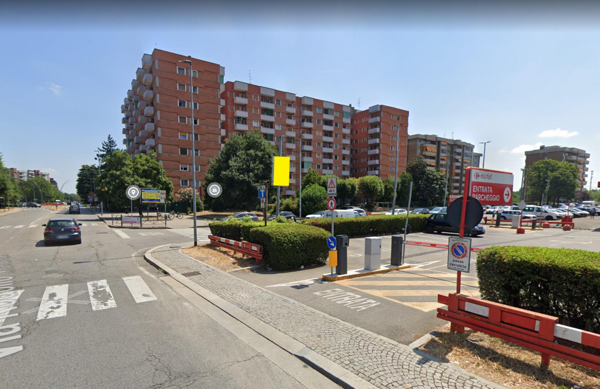 Impianto POLE MEDIA a San Donato Milanese, in zona Carrefour Market