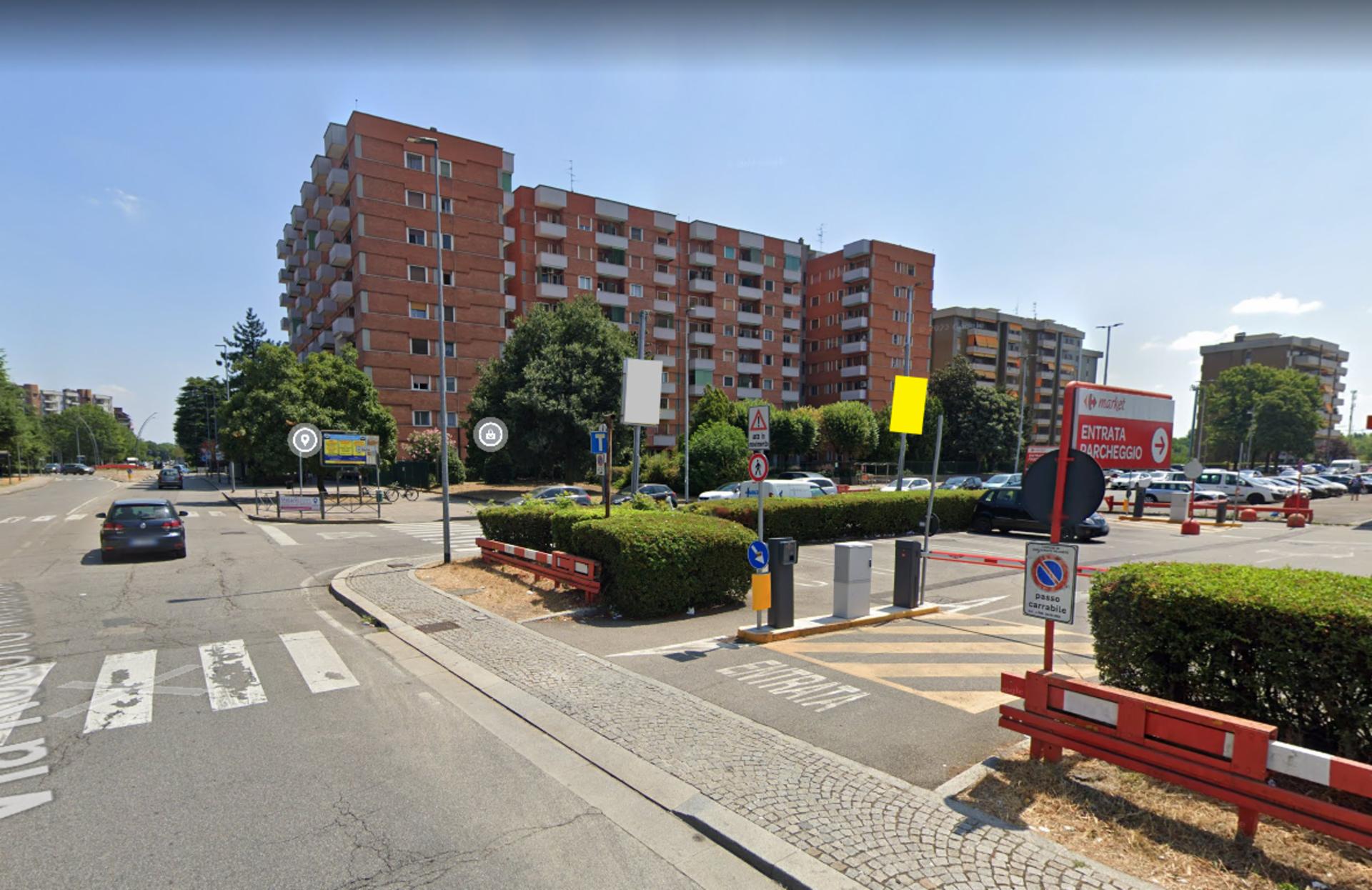 Impianto POLE MEDIA a San Donato Milanese, in zona Carrefour Market