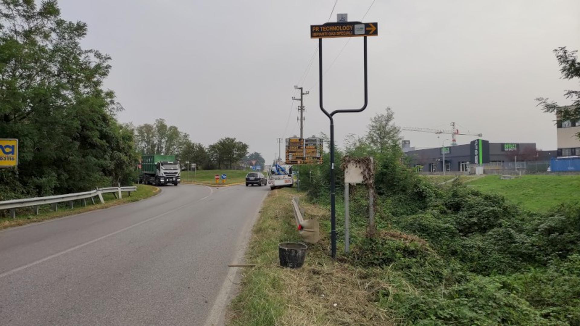 Impianto FRECCE / PREINSEGNE a Cornate d'Adda, in zona Outlet Salotti