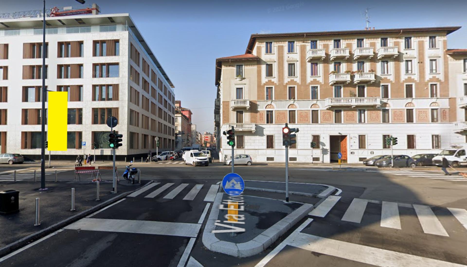 Impianto VERTICAL BANNER a Milano, in zona Hair stylist