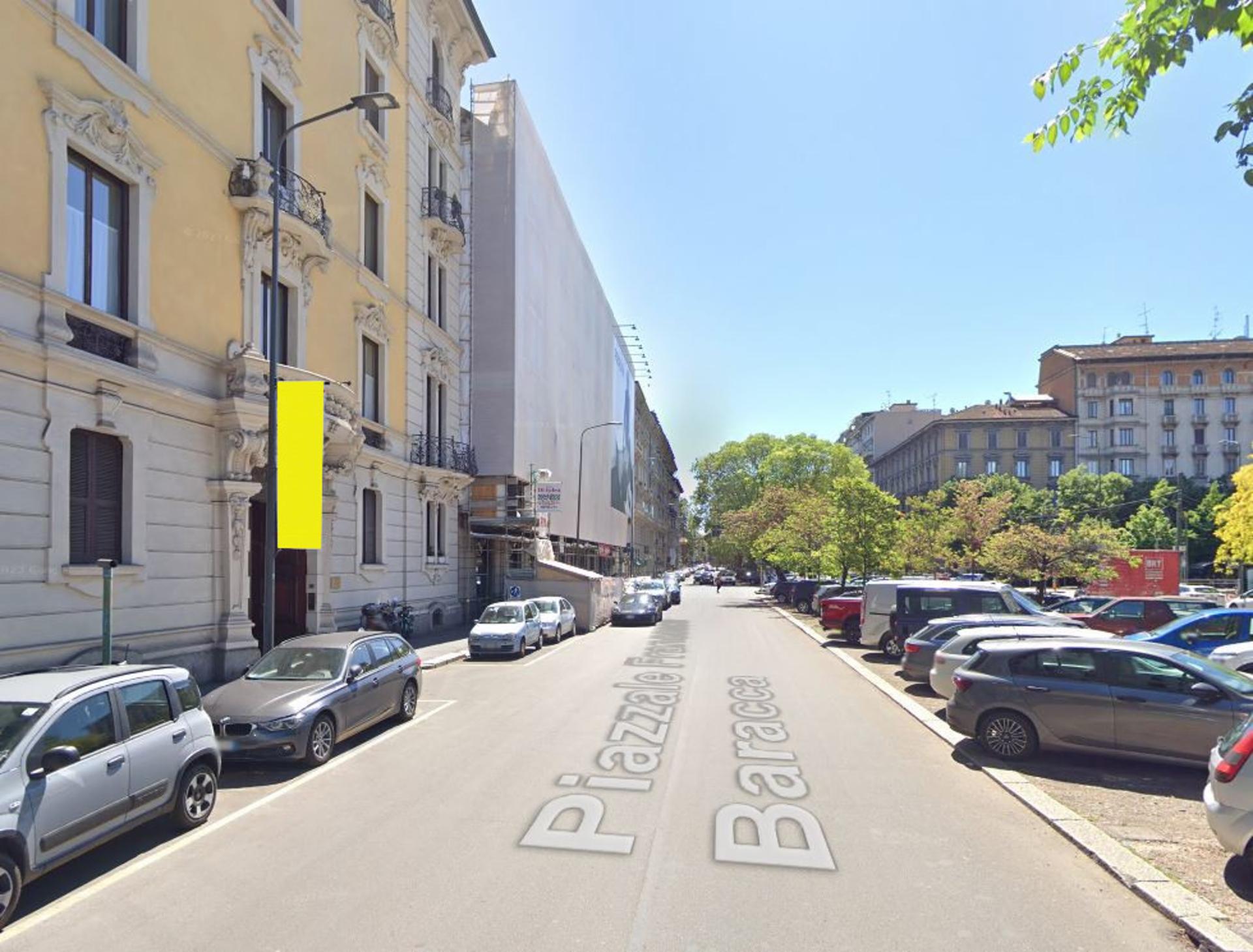 Impianto VERTICAL BANNER a Milano, in zona L'Uccellina