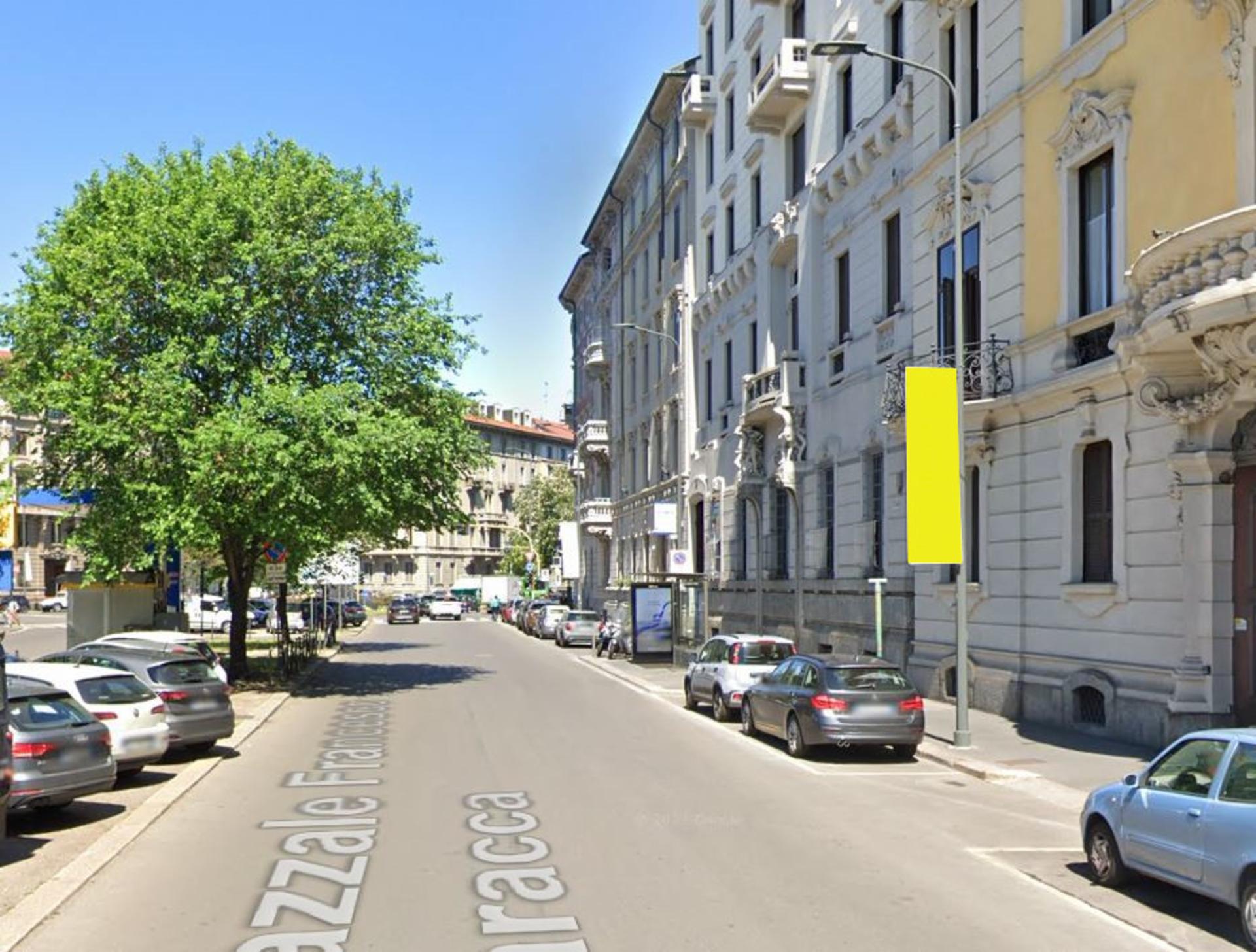 Impianto VERTICAL BANNER a Milano, in zona L'Uccellina