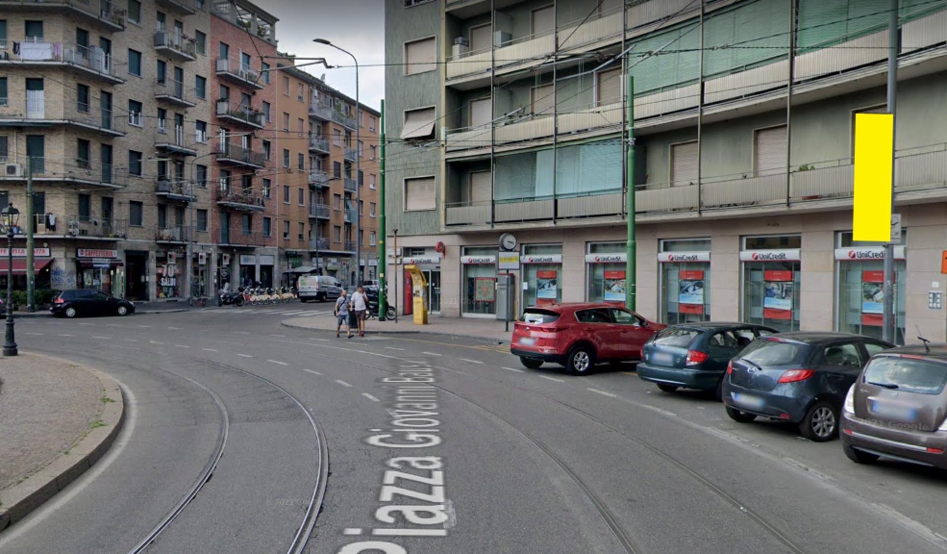 Impianto VERTICAL BANNER a Milano, in zona La scelta