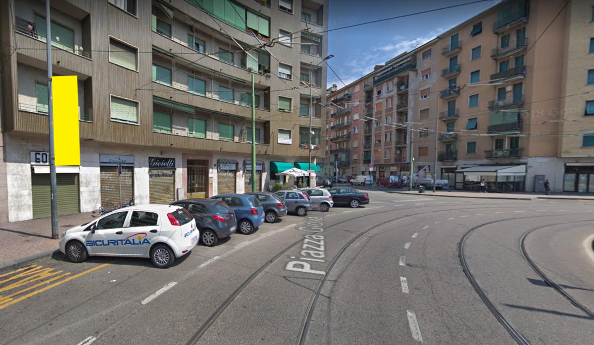 Impianto VERTICAL BANNER a Milano, in zona La scelta