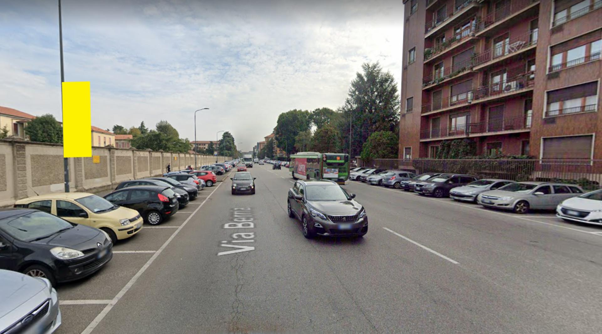 Impianto VERTICAL BANNER a Milano, in zona Il Comignolo