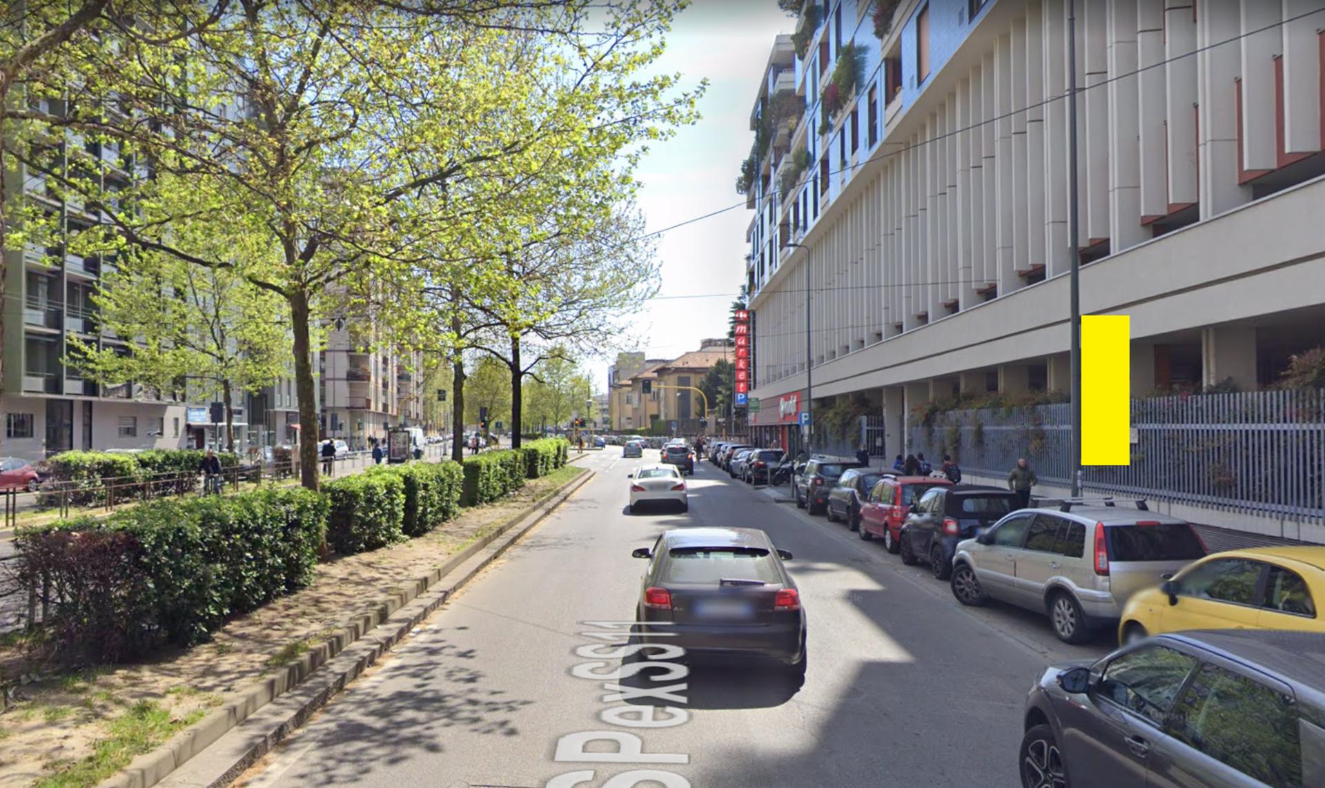 Impianto VERTICAL BANNER a Milano, in zona Pepperina
