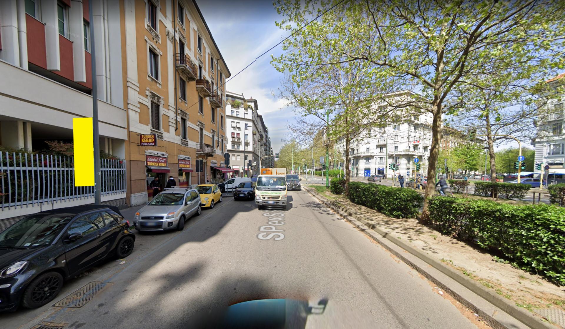 Impianto VERTICAL BANNER a Milano, in zona Pepperina