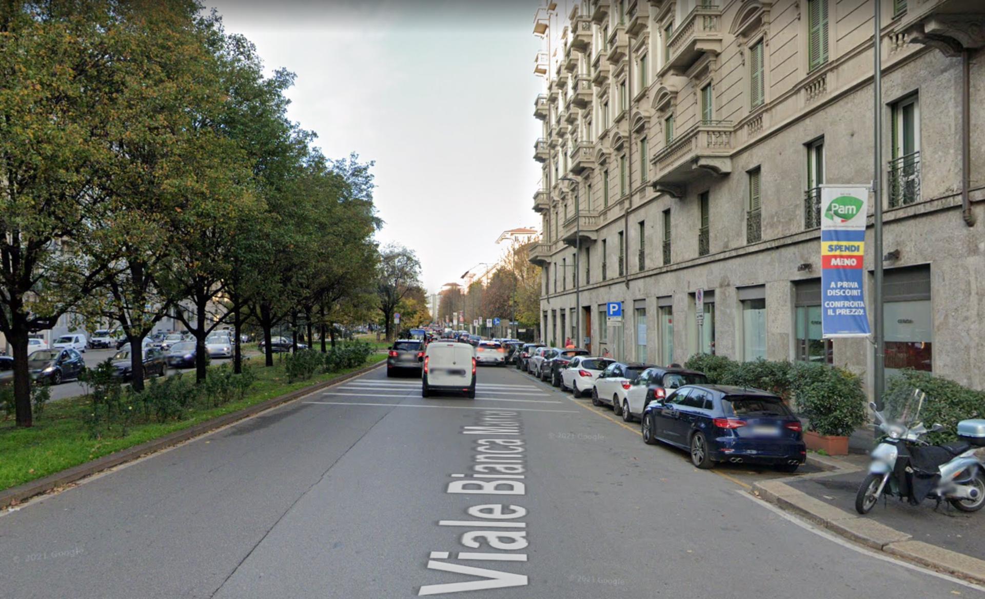 Impianto VERTICAL BANNER a Milano, in zona Ralph Lauren