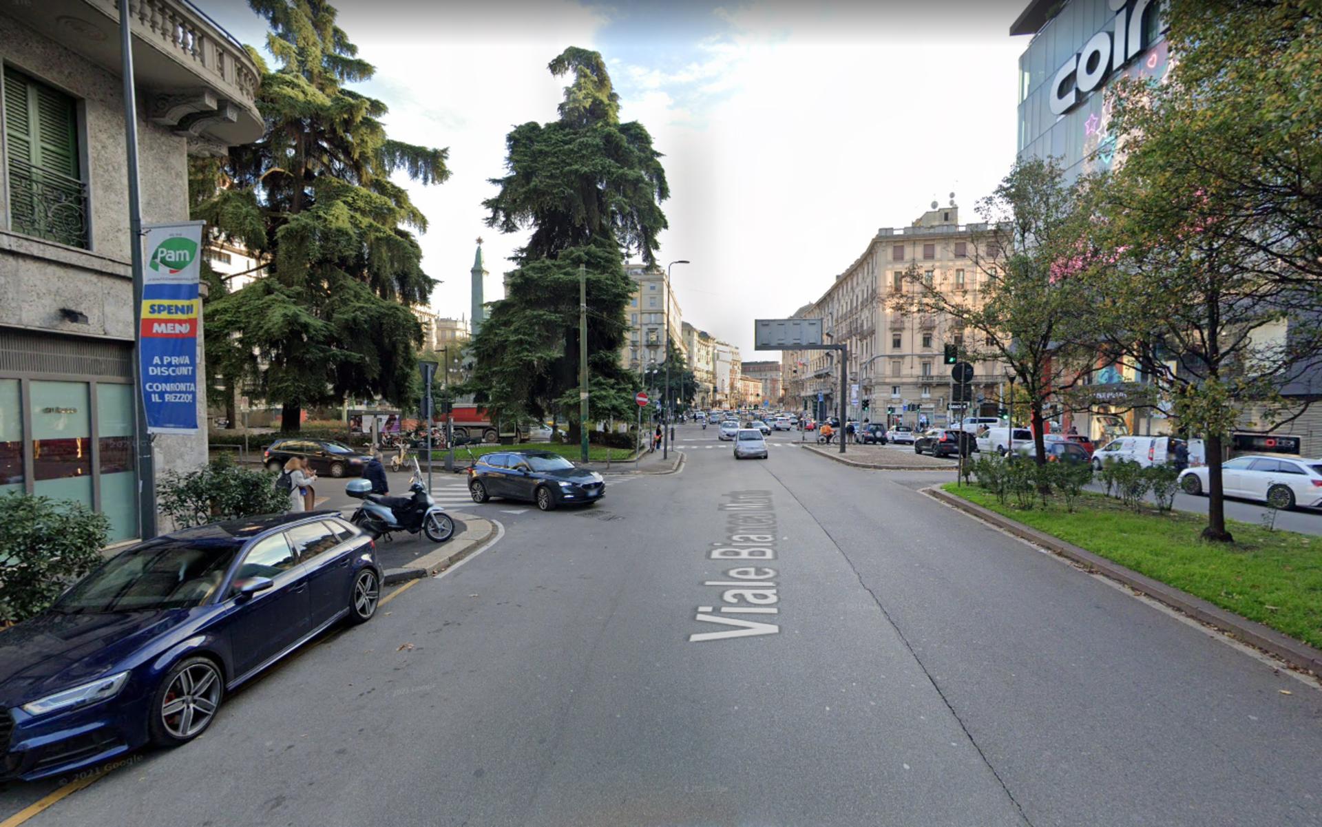 Impianto VERTICAL BANNER a Milano, in zona Ralph Lauren
