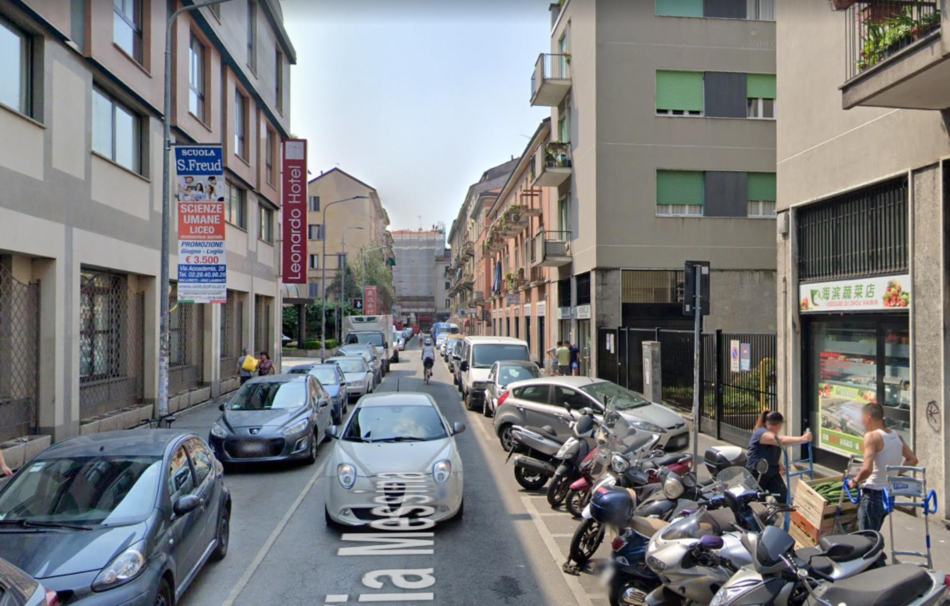 Impianto VERTICAL BANNER a Milano, in zona Eleven