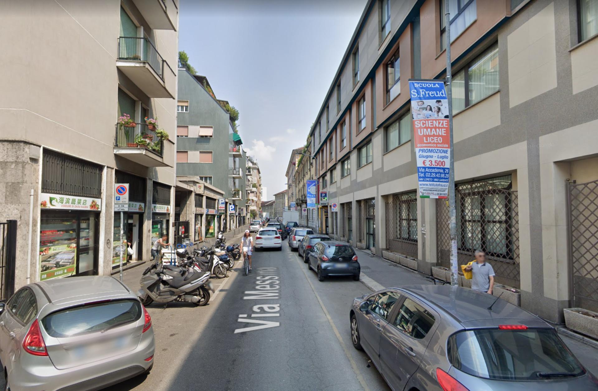 Impianto VERTICAL BANNER a Milano, in zona Eleven