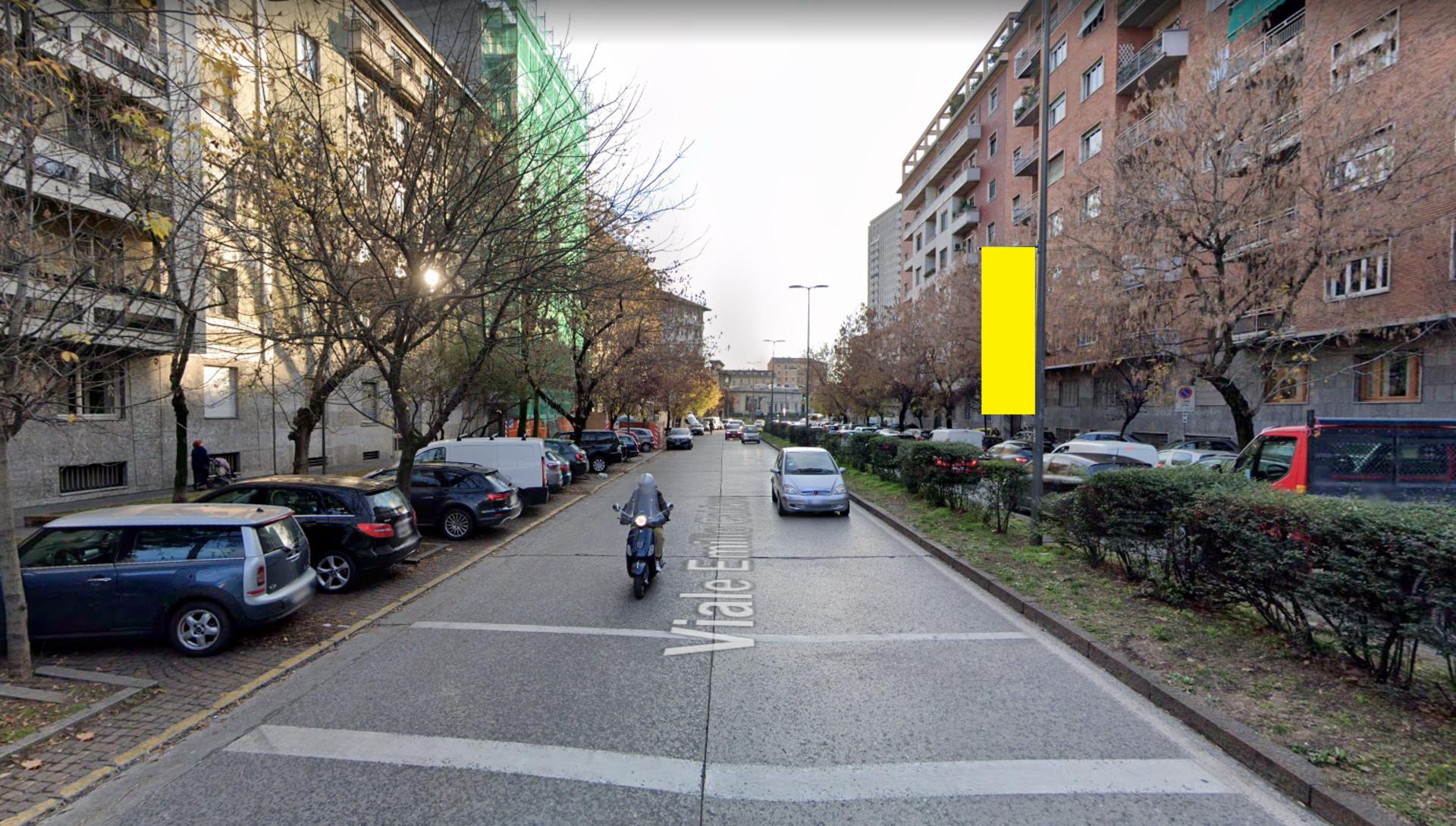 Impianto VERTICAL BANNER a Milano, in zona Quadronno