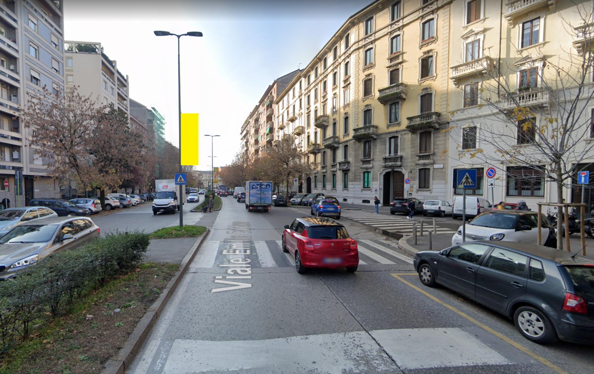Impianto VERTICAL BANNER a Milano, in zona Quadronno