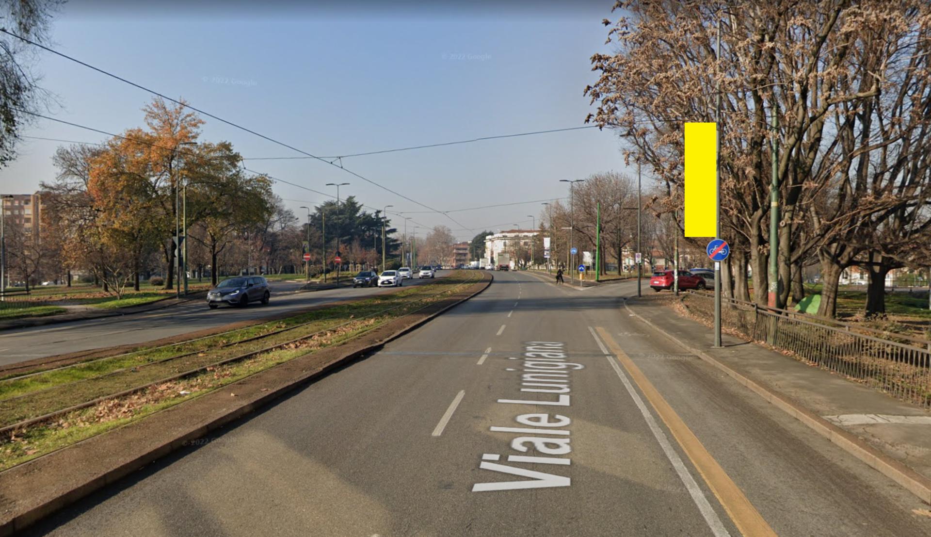 Impianto VERTICAL BANNER a Milano, in zona Abbadesse