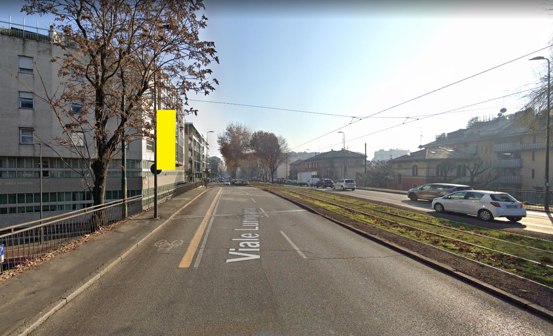 Impianto VERTICAL BANNER a Milano, in zona Abbadesse