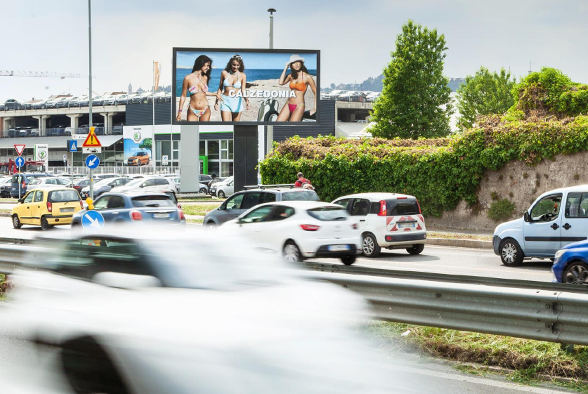 Impianto a VIA CORRENTI direzione città  Bergamo