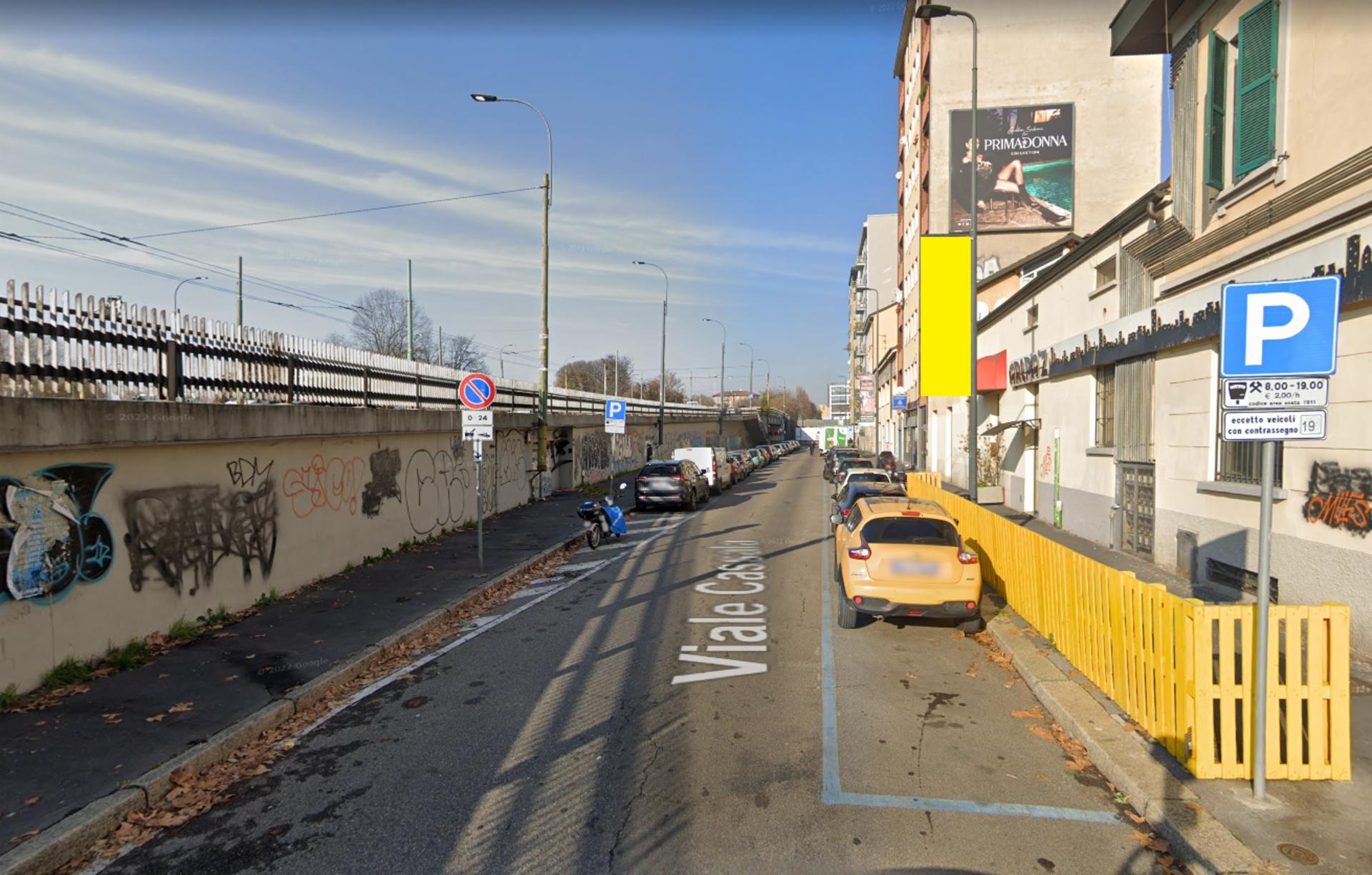 Impianto VERTICAL BANNER a Milano, in zona Mudec Bistrot
