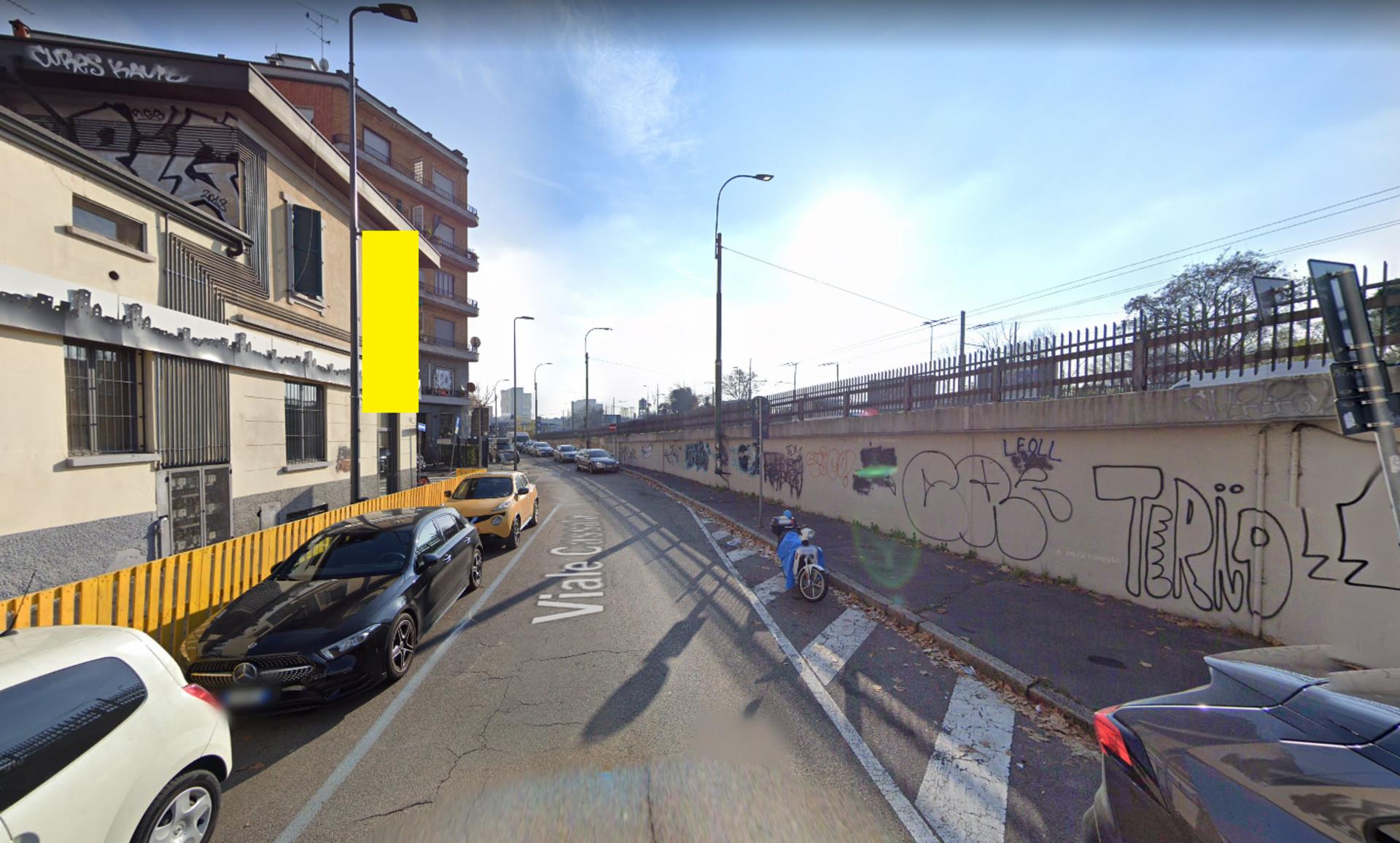 Impianto VERTICAL BANNER a Milano, in zona Mudec Bistrot