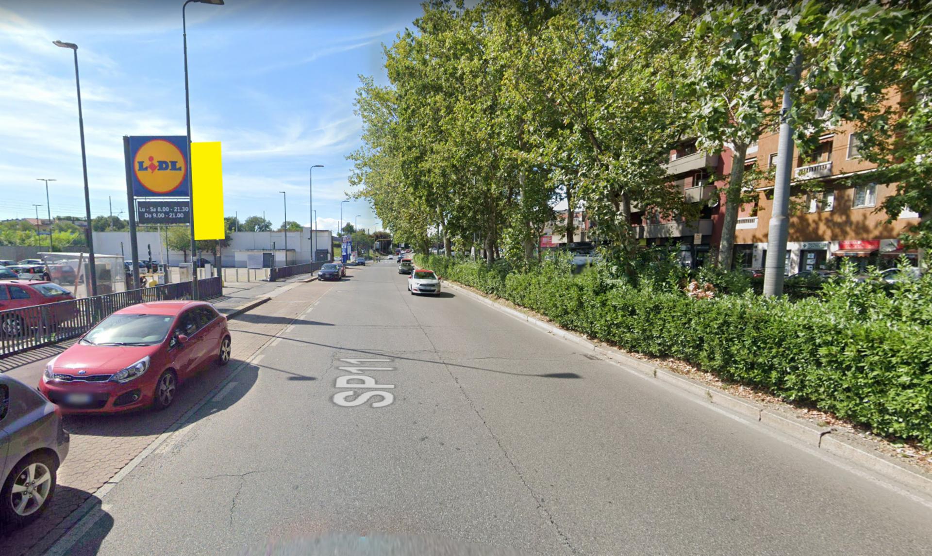 Impianto VERTICAL BANNER a Milano, in zona Lidl