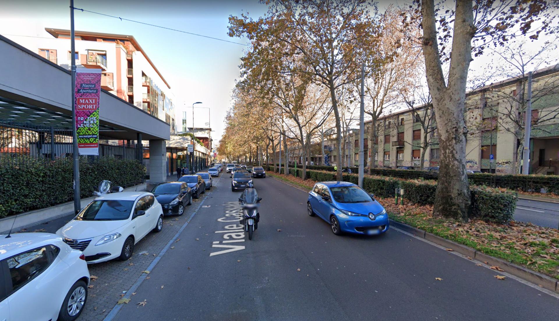 Impianto VERTICAL BANNER a Milano, in zona Divani & Divani