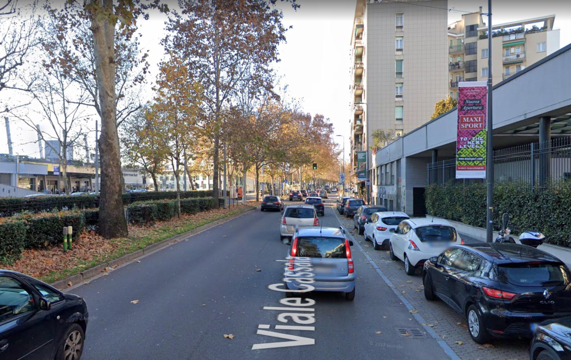 Impianto VERTICAL BANNER a Milano, in zona Divani & Divani