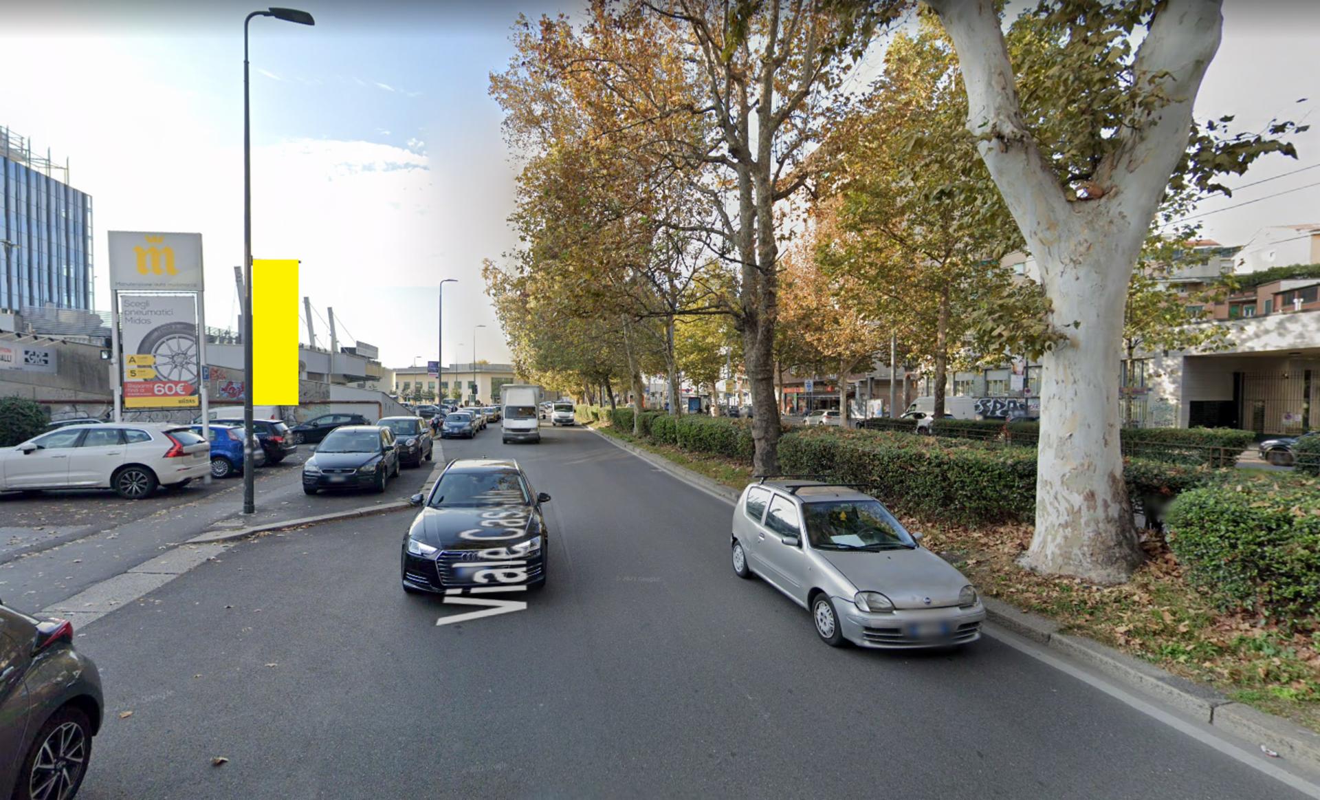 Impianto VERTICAL BANNER a Milano, in zona Divani & Divani