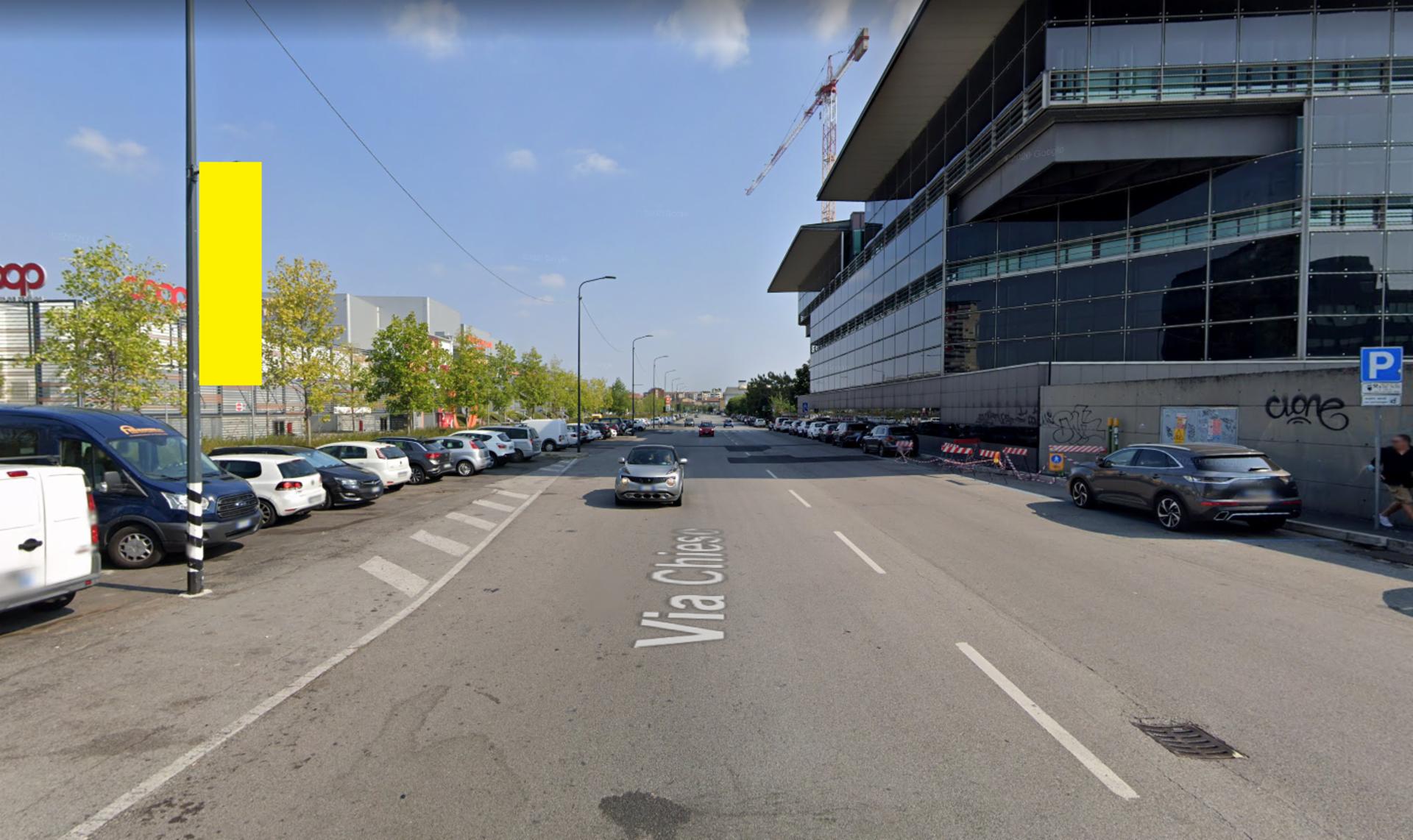 Impianto VERTICAL BANNER a Milano, in zona Coop - Supermercato del Futuro