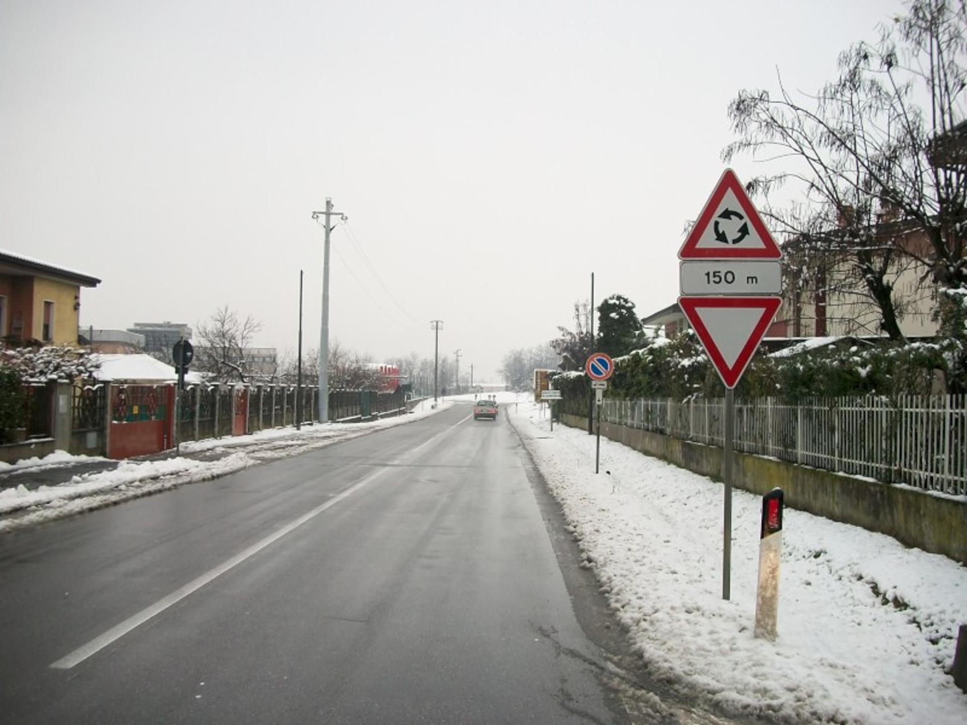 Impianto STRISCIONE a Cornate d'Adda, in zona Outlet Salotti