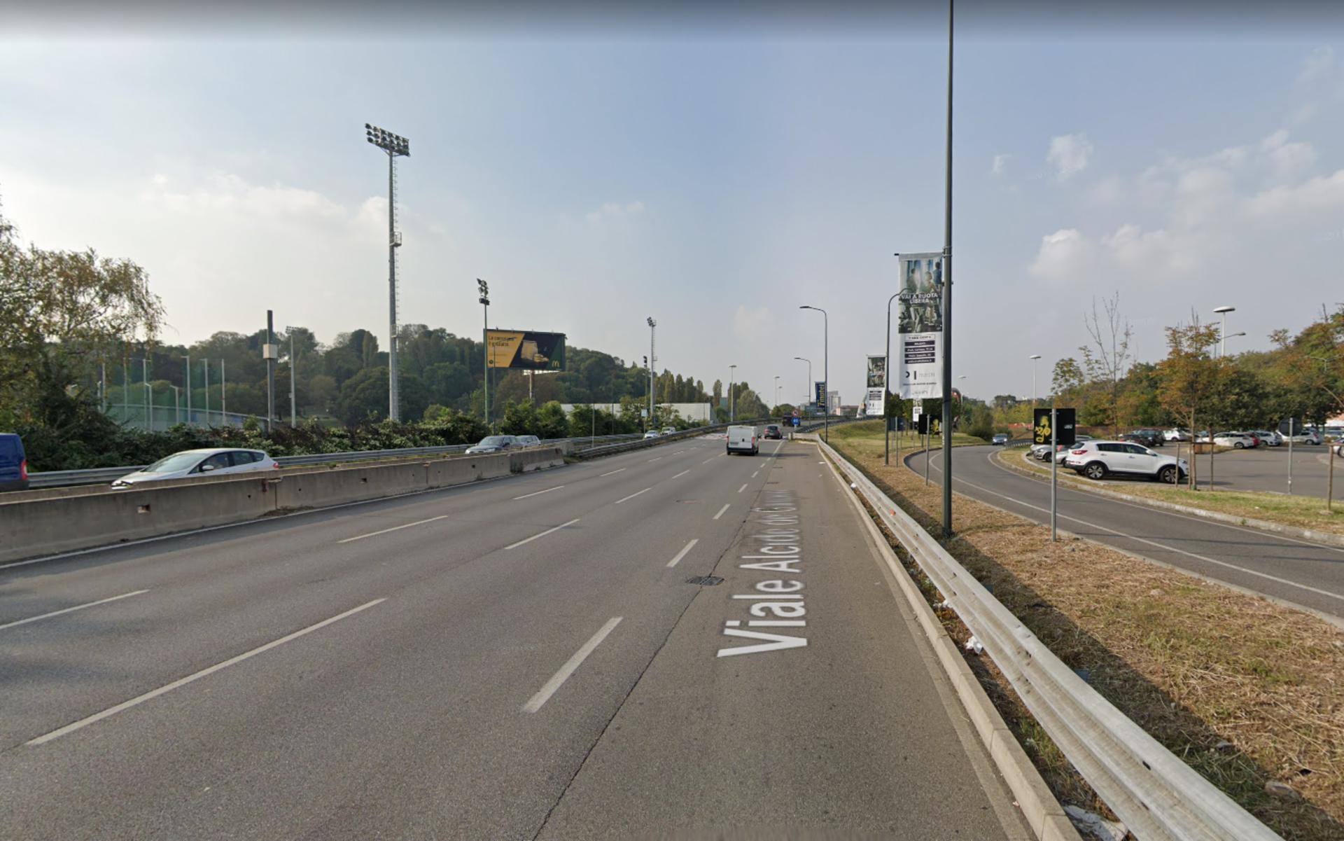 Impianto VERTICAL BANNER a Milano, in zona Garage Italia Milano