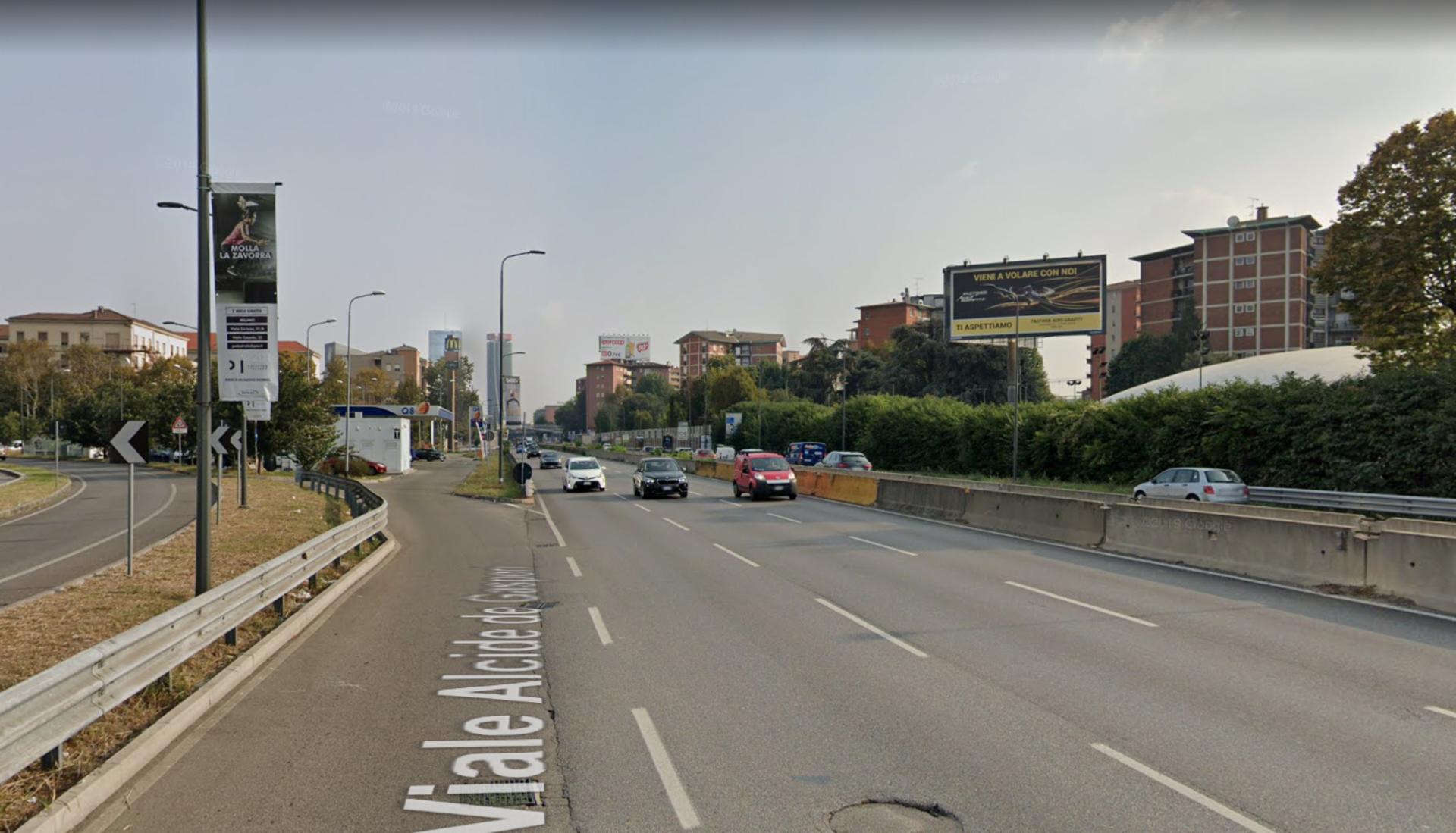 Impianto VERTICAL BANNER a Milano, in zona Garage Italia Milano