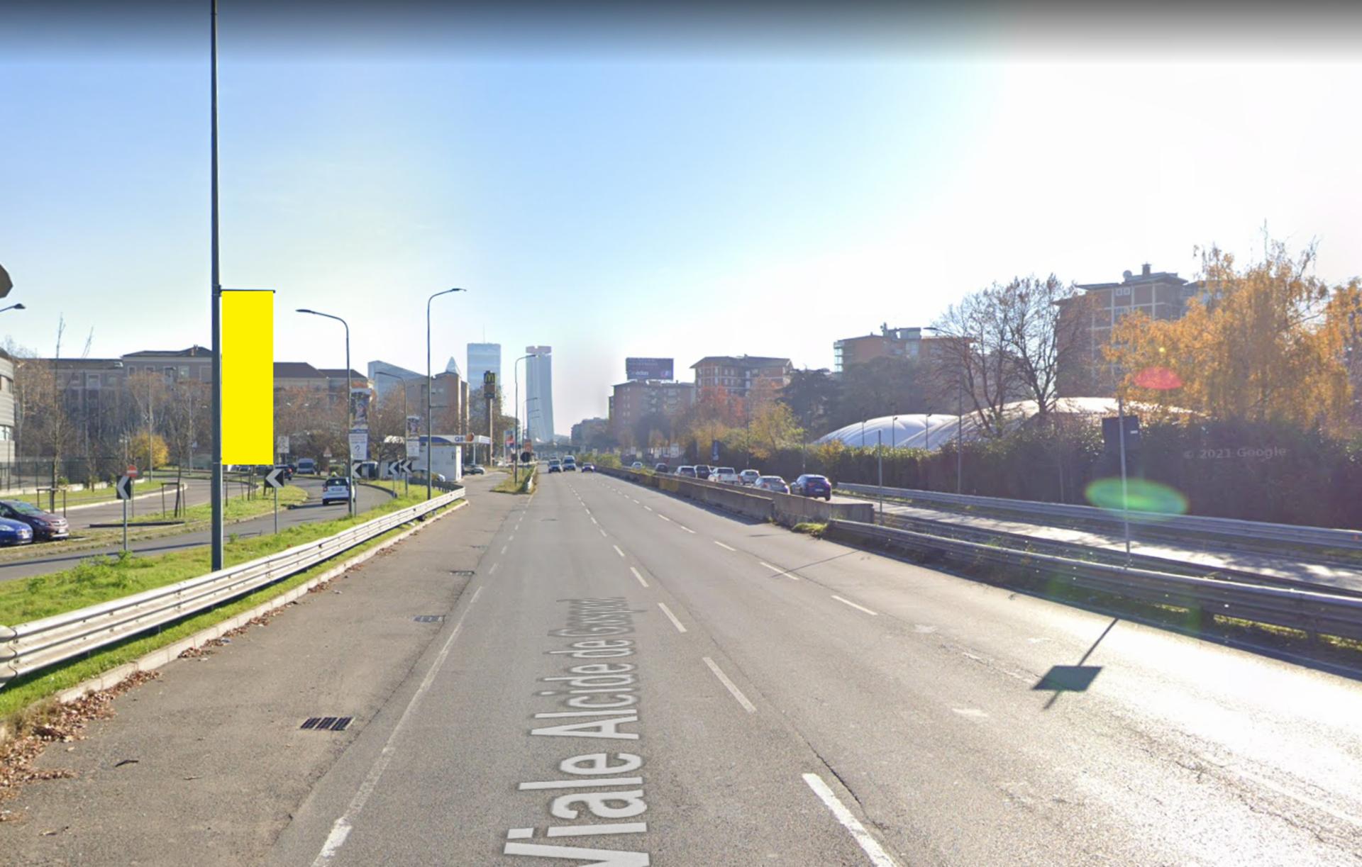 Impianto VERTICAL BANNER a Milano, in zona Garage Italia Milano