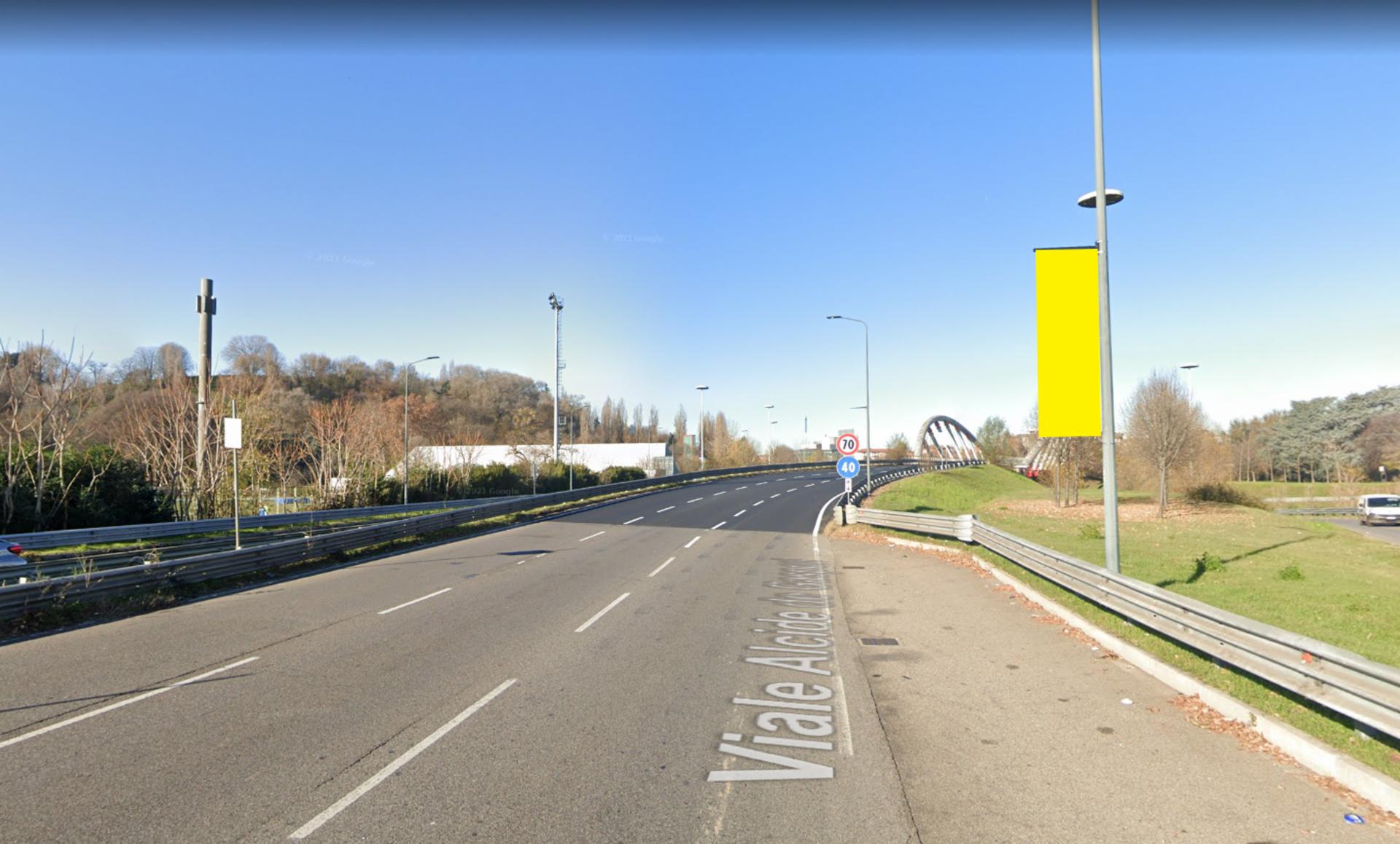Impianto VERTICAL BANNER a Milano, in zona Garage Italia Milano