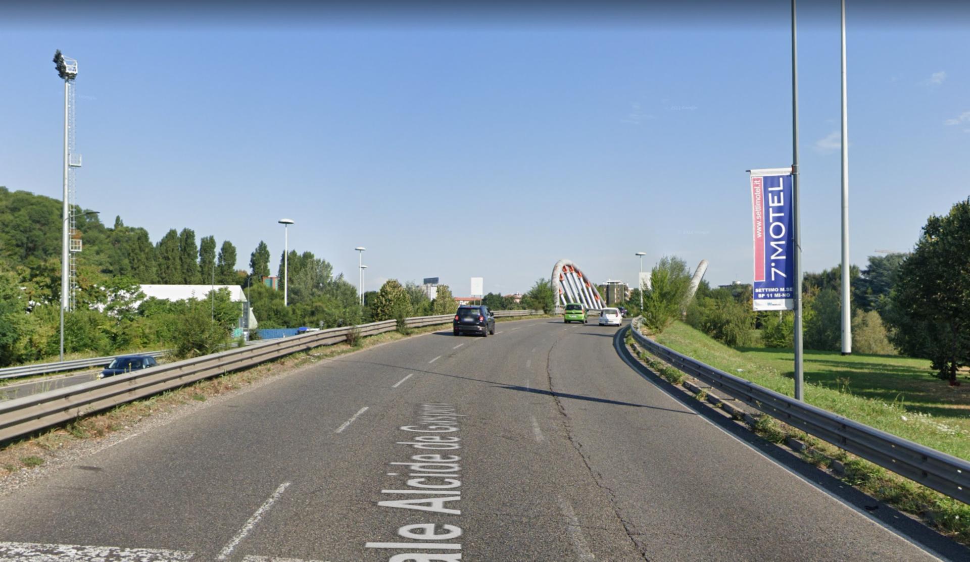 Impianto VERTICAL BANNER a Milano, in zona Divani&Divani by Natuzzi