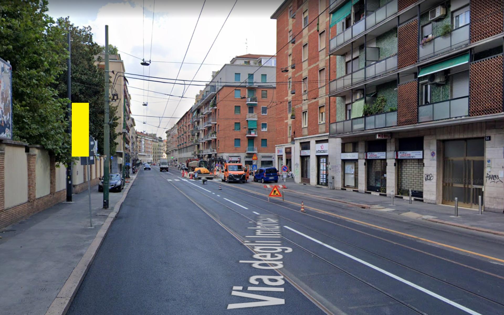 Impianto VERTICAL BANNER a Milano, in zona A&M Moda
