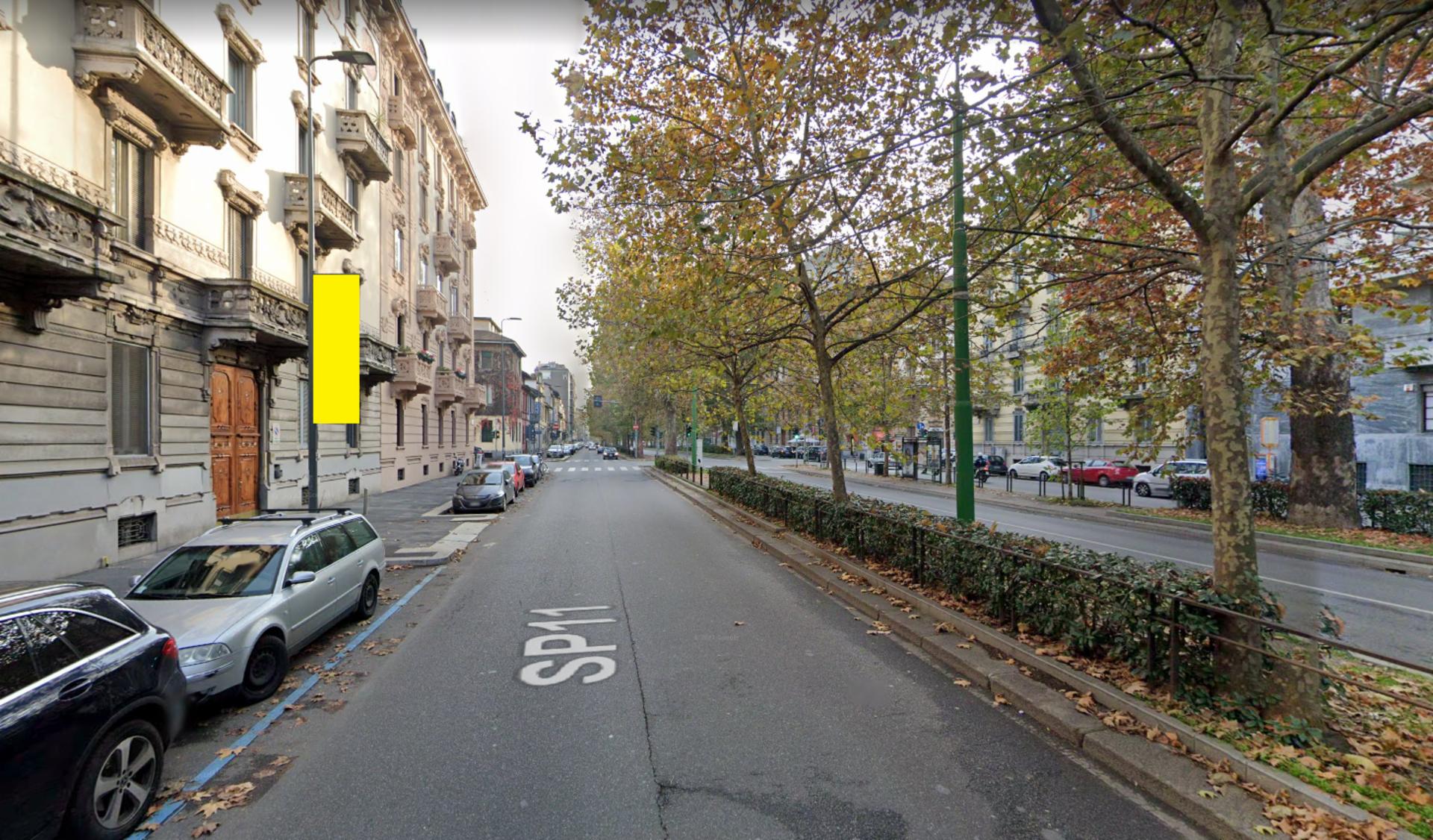 Impianto VERTICAL BANNER a Milano, in zona Bar Basso