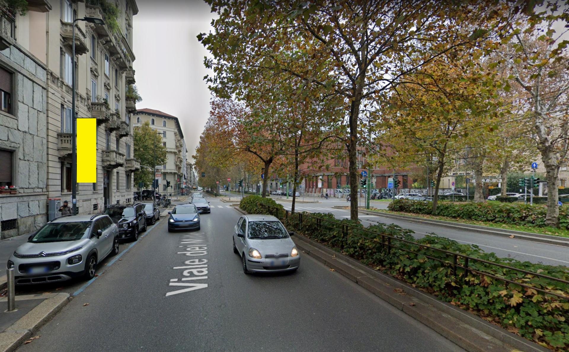 Impianto VERTICAL BANNER a Milano, in zona Bar Basso