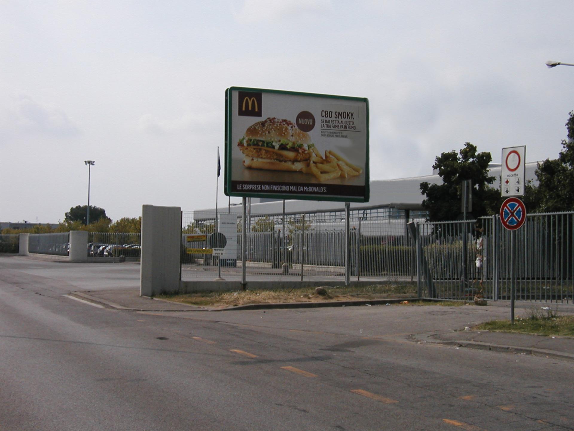 Impianto POSTER a Campi Bisenzio, in zona Centro commerciale 