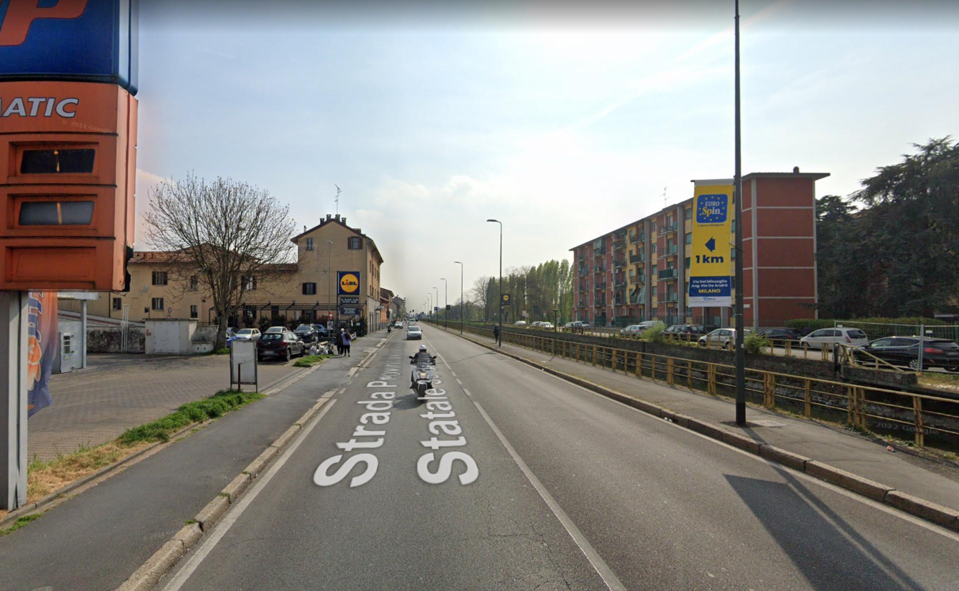 Impianto VERTICAL BANNER a Milano, in zona Lidl