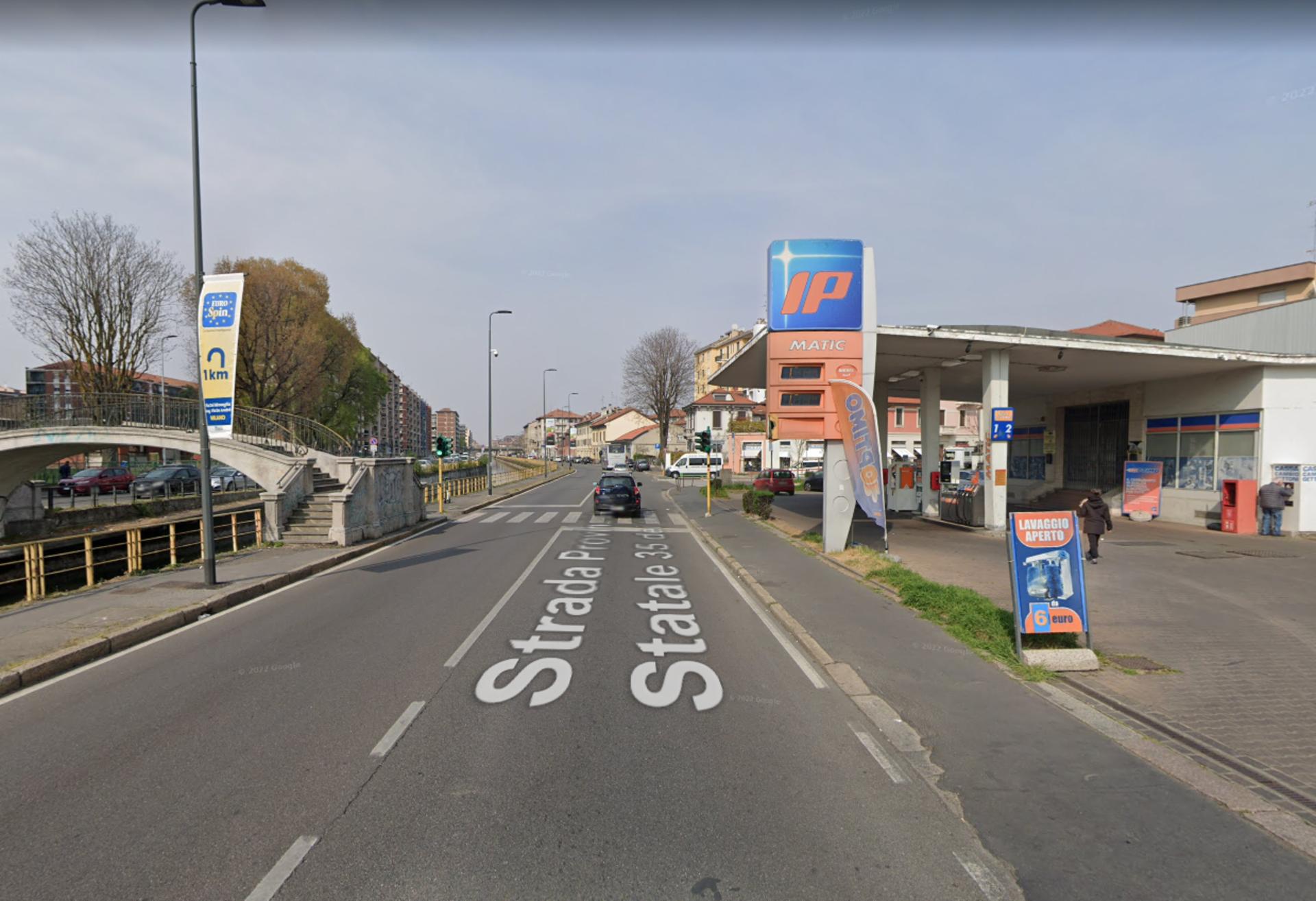 Impianto VERTICAL BANNER a Milano, in zona Lidl