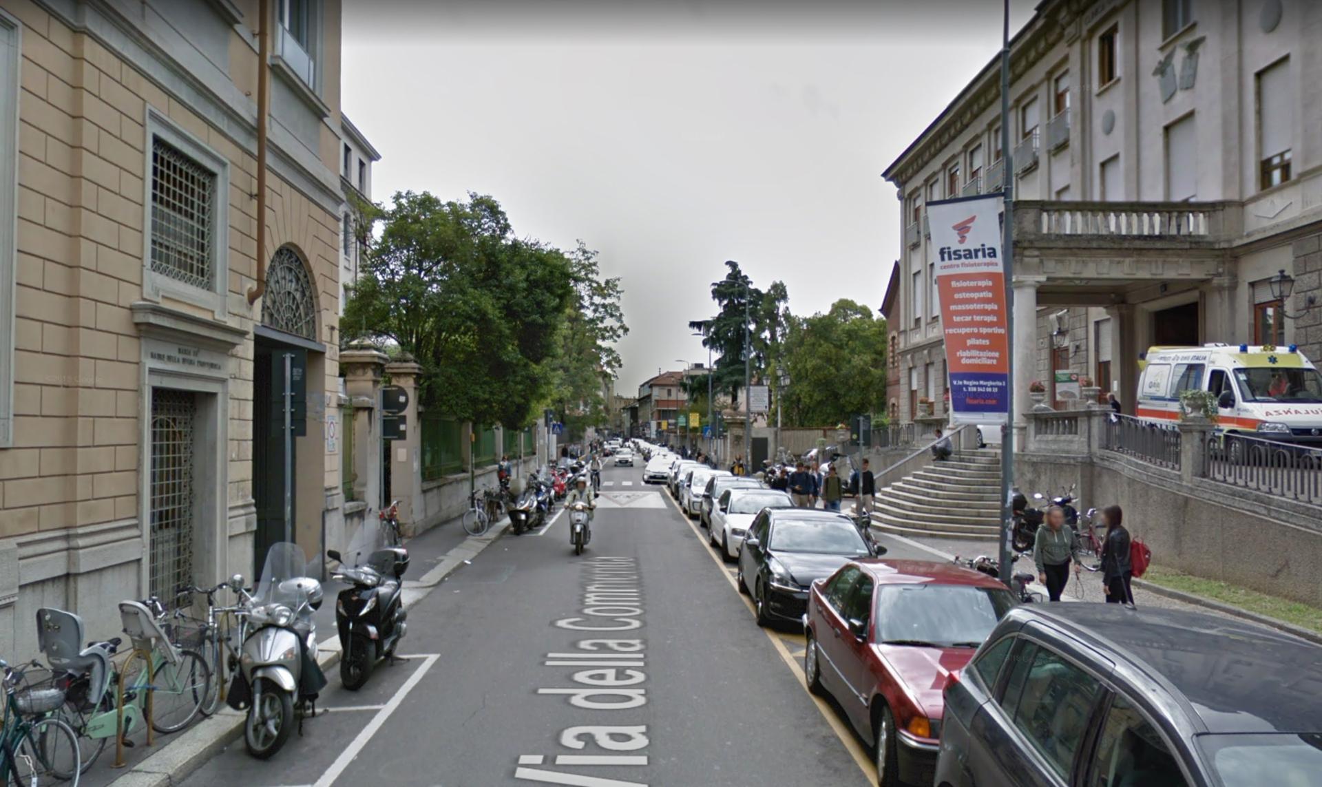 Impianto VERTICAL BANNER a Milano, in zona Bar San Barnaba
