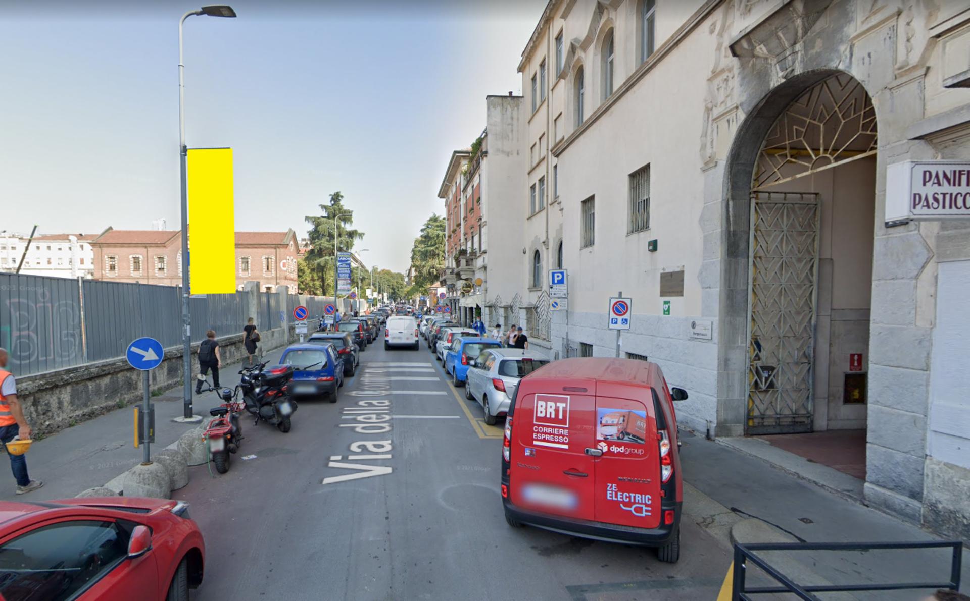 Impianto VERTICAL BANNER a Milano, in zona Chiesa di San Francesco di Sales