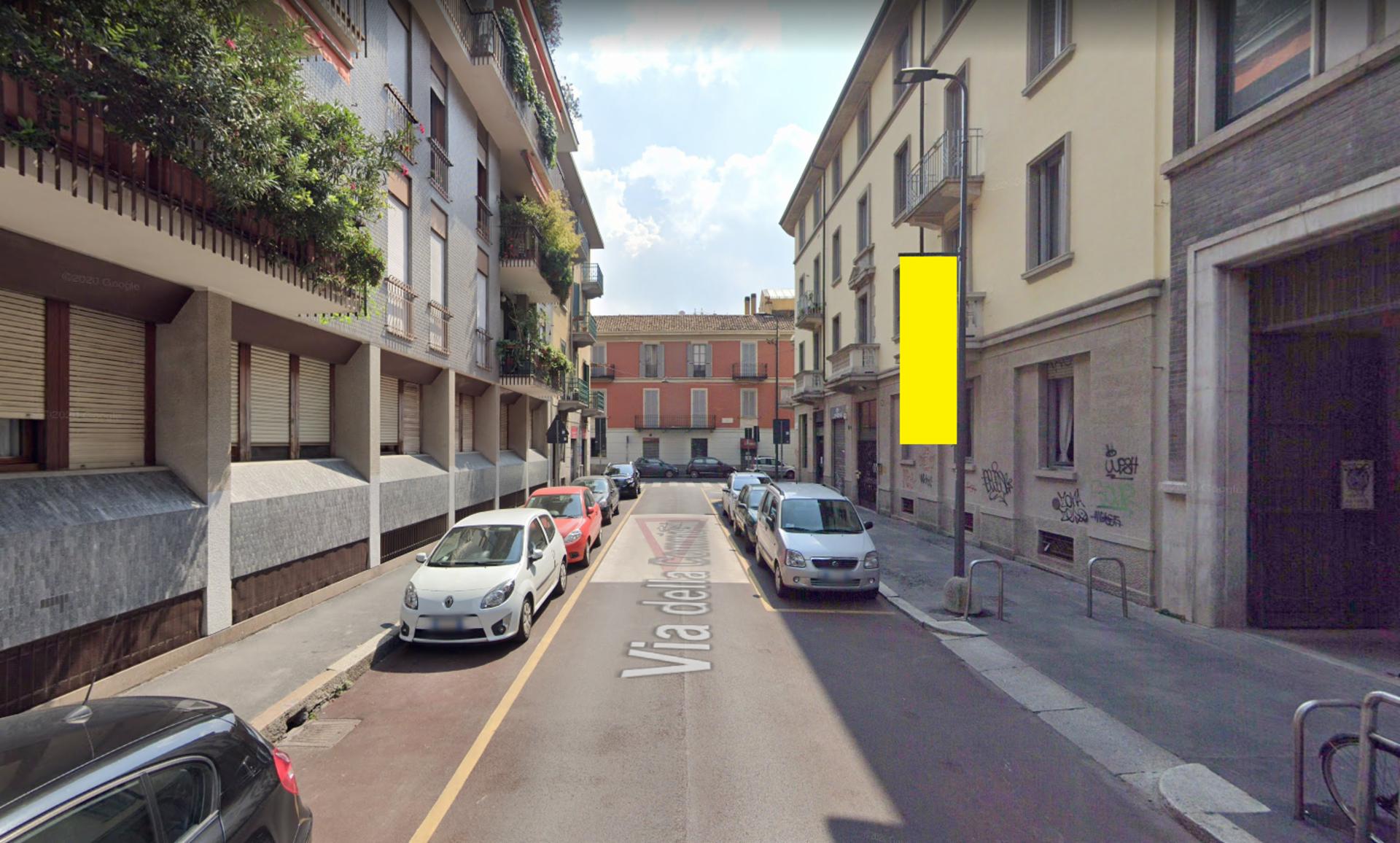 Impianto VERTICAL BANNER a Milano, in zona Quadronno