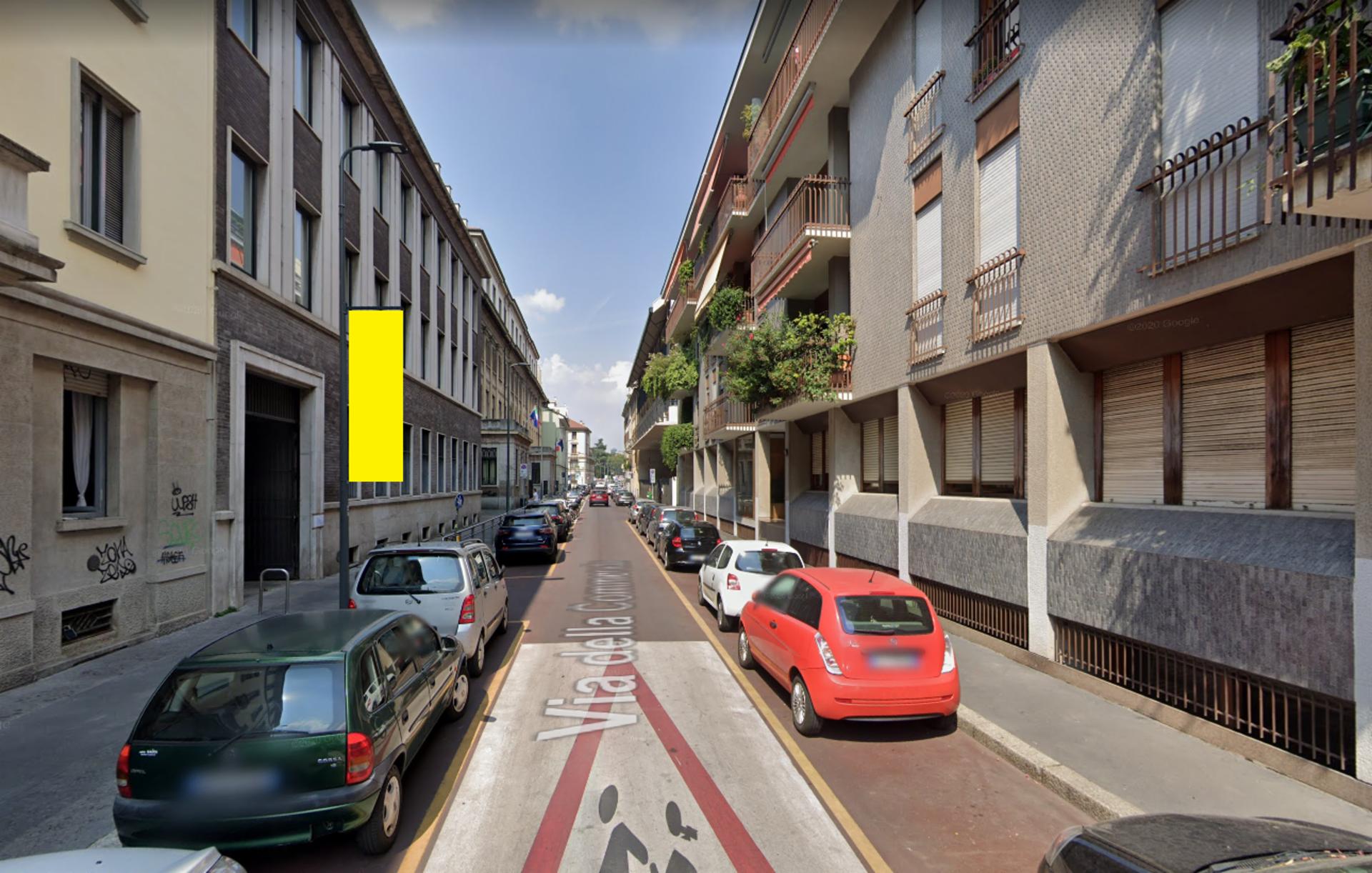 Impianto VERTICAL BANNER a Milano, in zona Quadronno