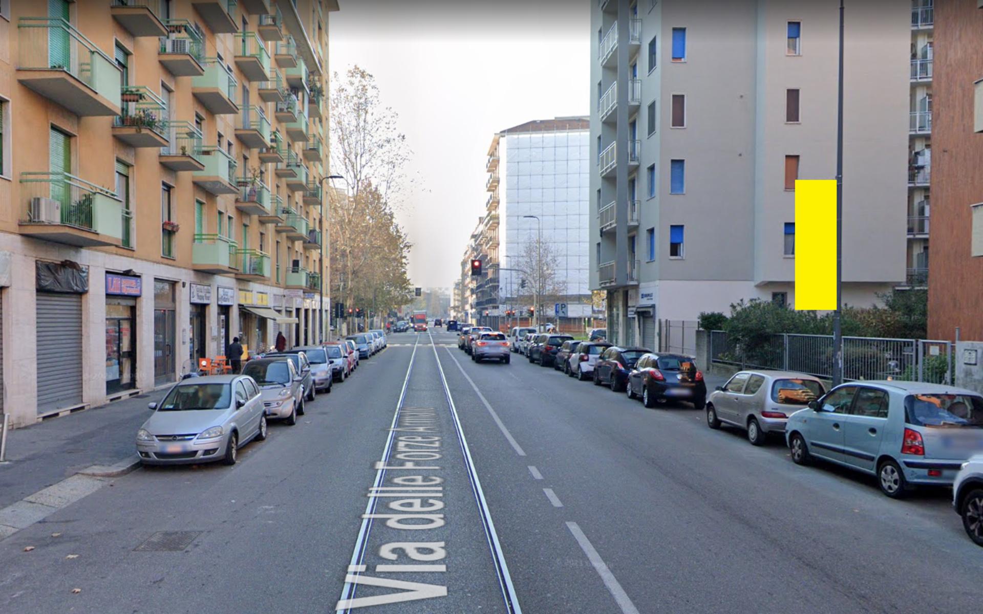 Impianto VERTICAL BANNER a Milano, in zona Centro Estetico Rigeneris