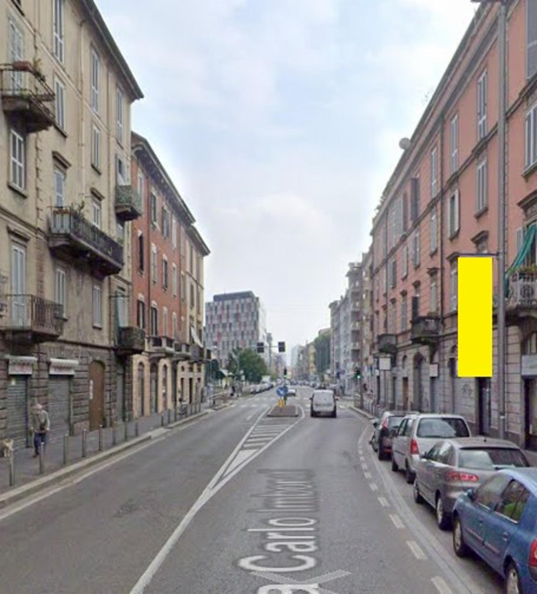 Impianto VERTICAL BANNER a Milano, in zona Coco Parrucchiere